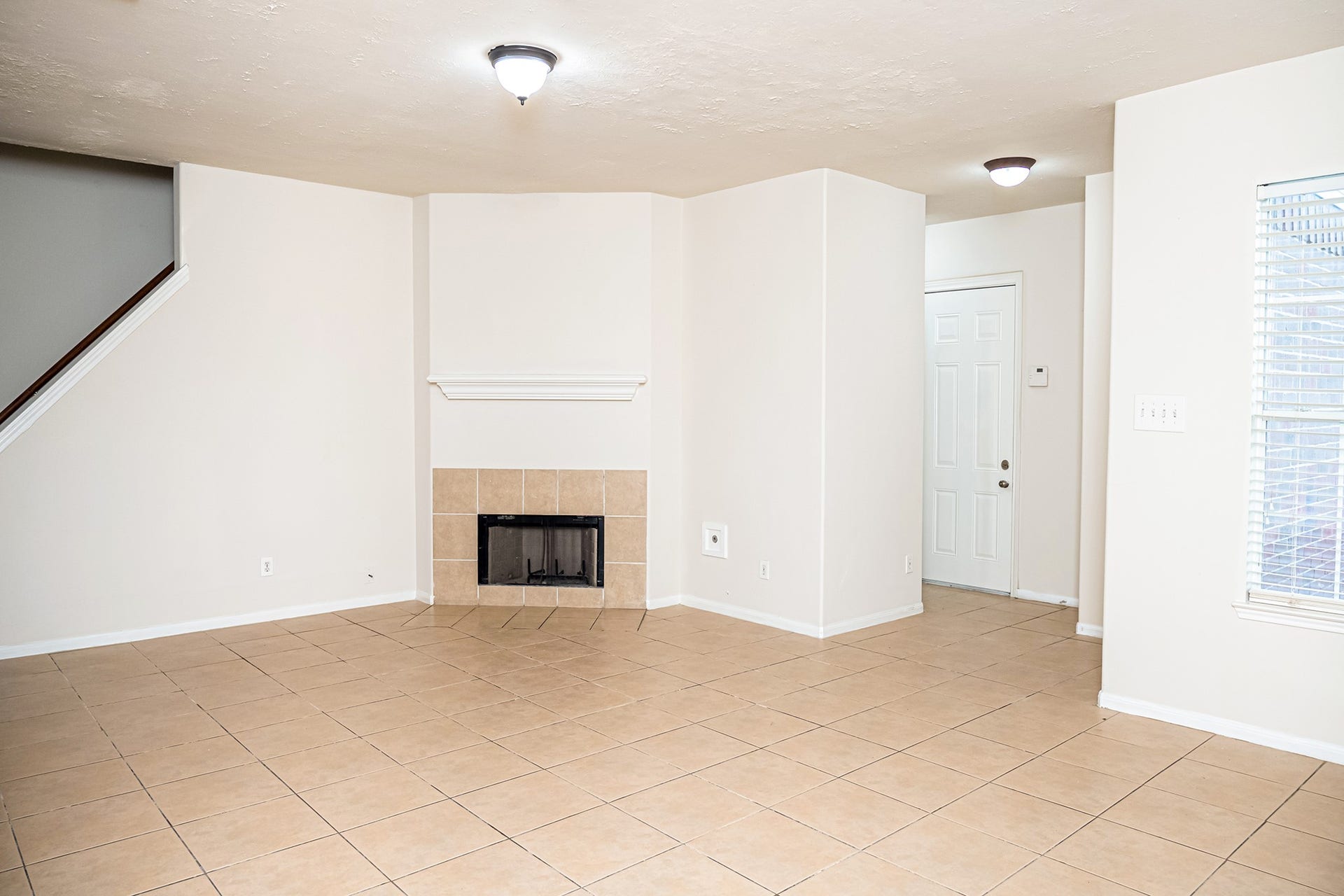 13758 Maximos Drive, Houston, TX 77083 13758 Maximos Drive, Houston, TX 77083