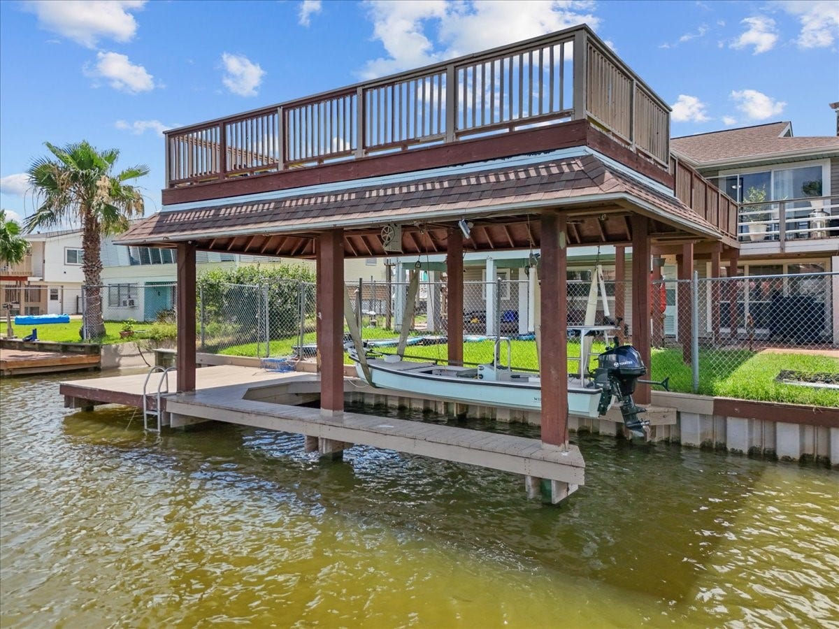 218 BARRACUDA Street, Bayou Vista, TX 77563 Boat lift