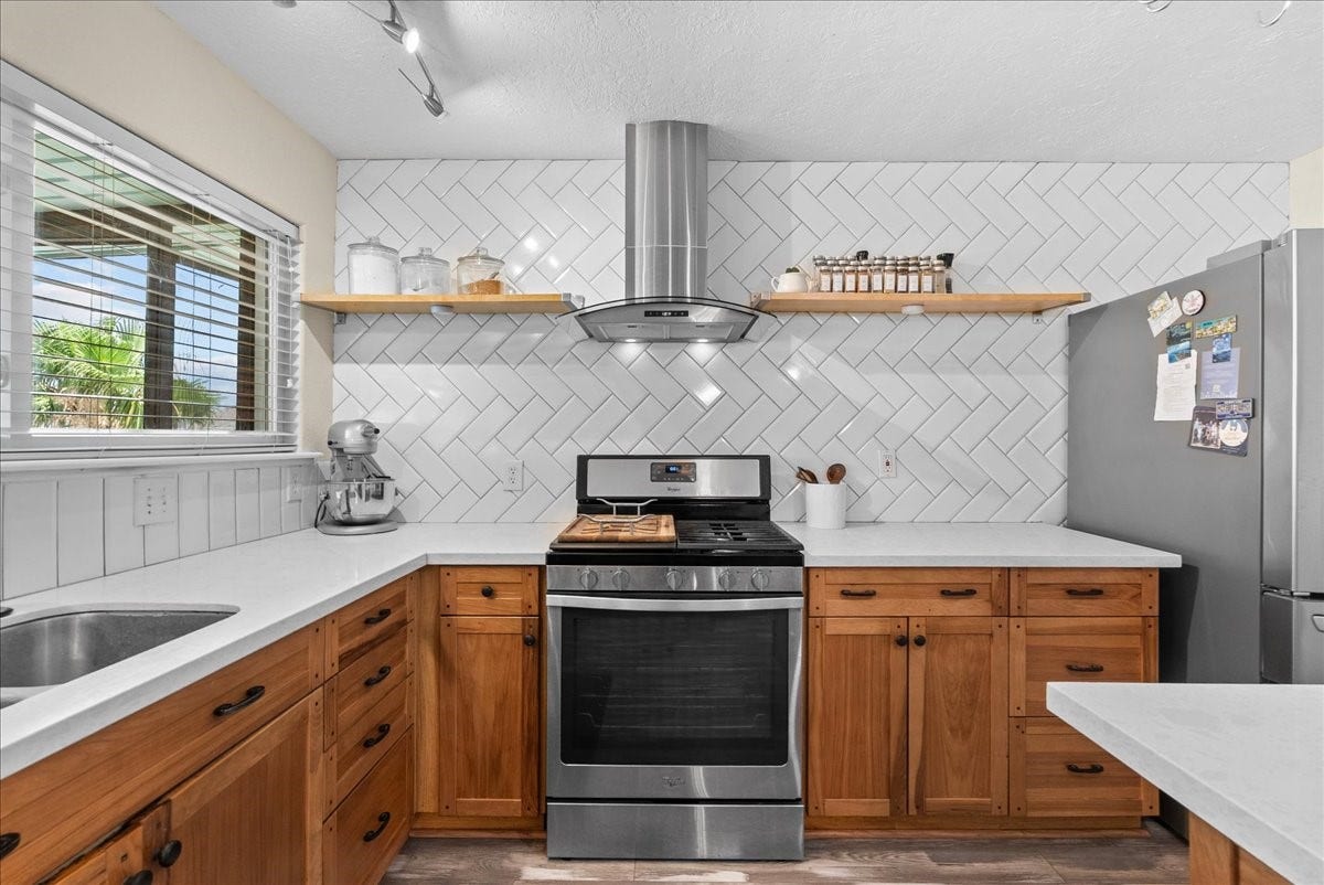 218 BARRACUDA Street, Bayou Vista, TX 77563 218 BARRACUDA Street, Bayou Vista, TX 77563