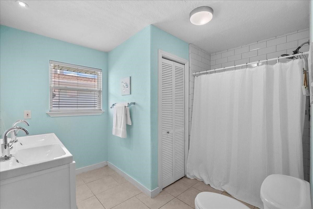 218 BARRACUDA Street, Bayou Vista, TX 77563 218 BARRACUDA Street, Bayou Vista, TX 77563