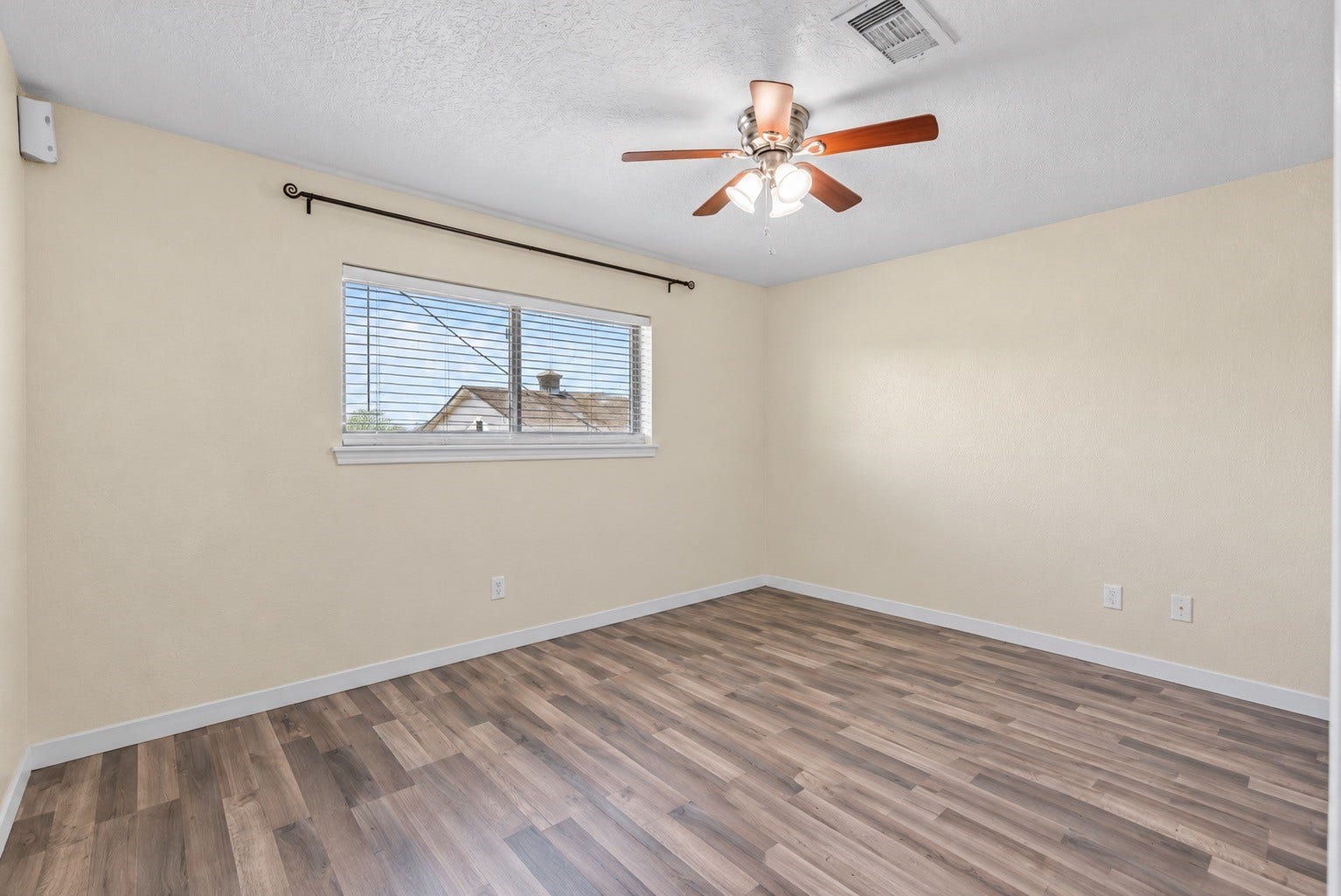 218 BARRACUDA Street, Bayou Vista, TX 77563 Upstairs secondary bedroom