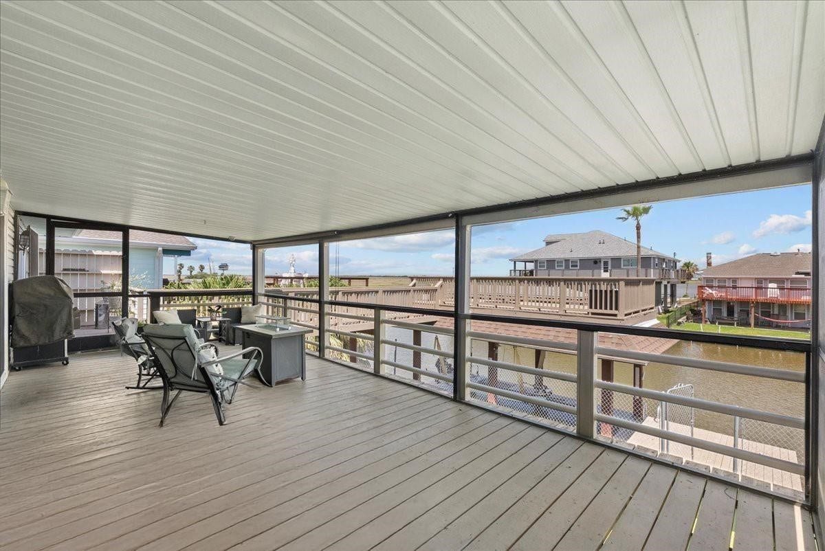 218 BARRACUDA Street, Bayou Vista, TX 77563 Screened porch