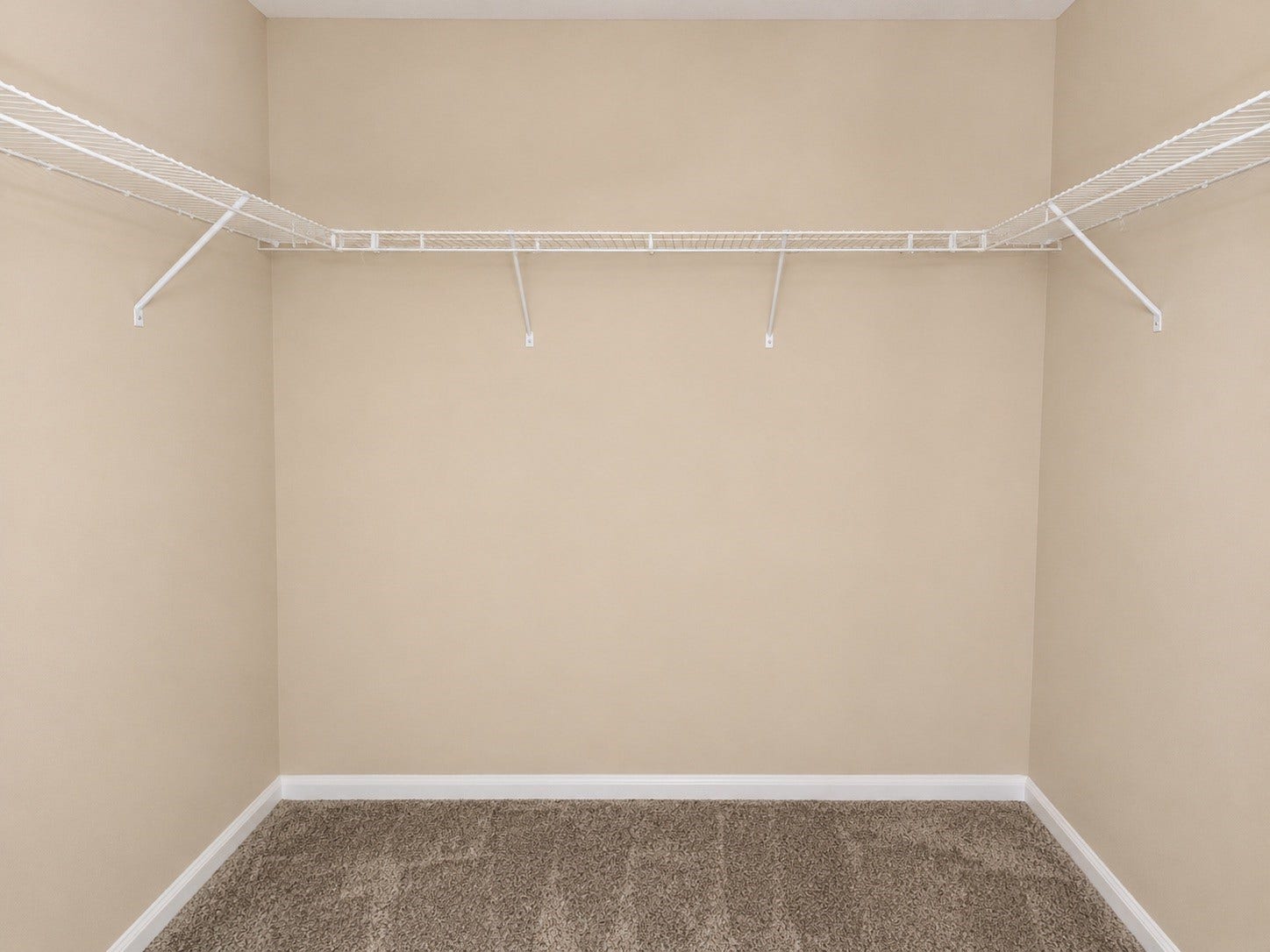 419 Turquoise Trade Drive, La Marque, TX 77568 Large walk-in closet in Bedroom 3.