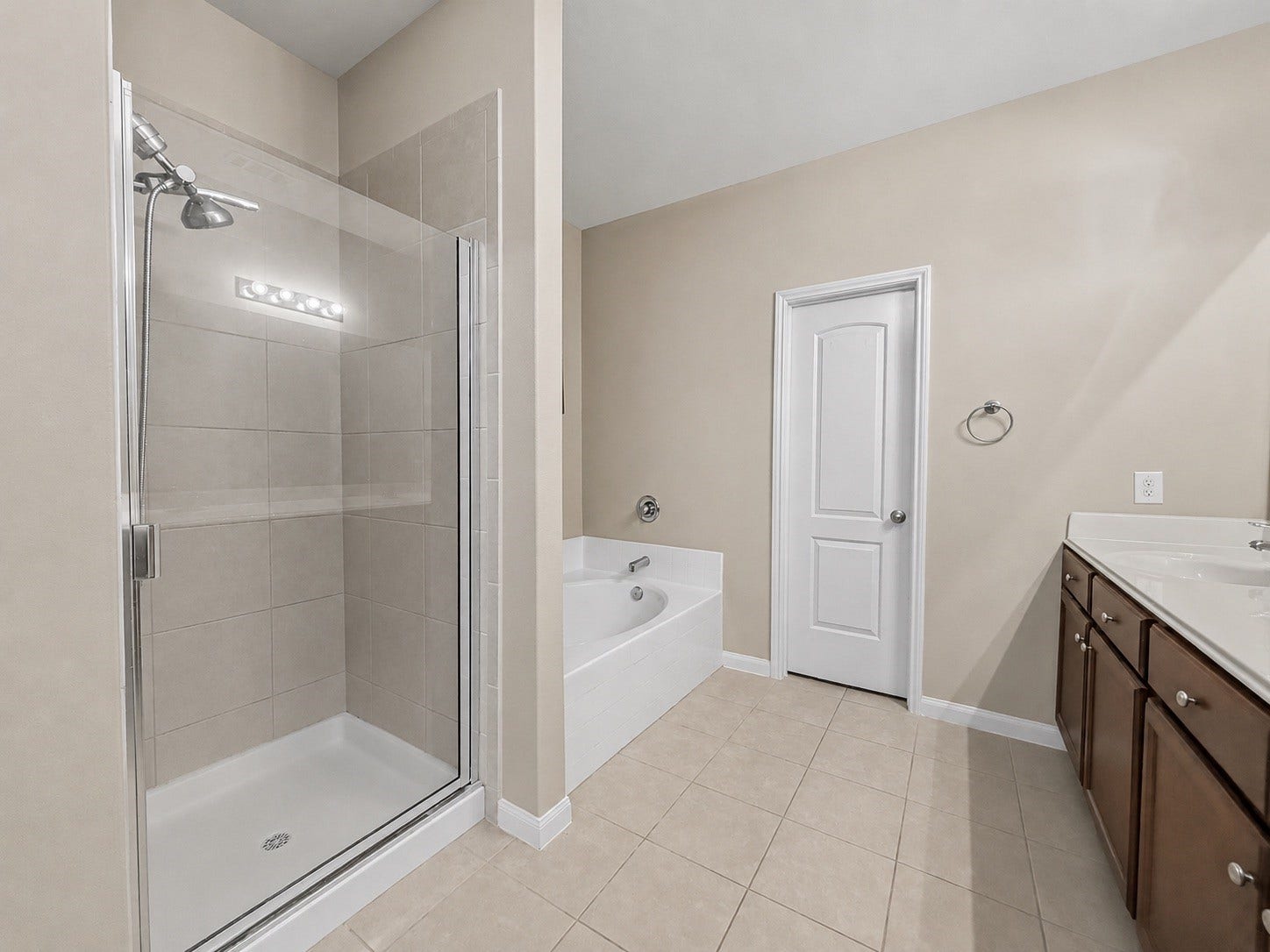 419 Turquoise Trade Drive, La Marque, TX 77568 A separate walk-in shower and large soaking tub are both available. The door ahead leads to the Primary Suites huge walk-in closet.