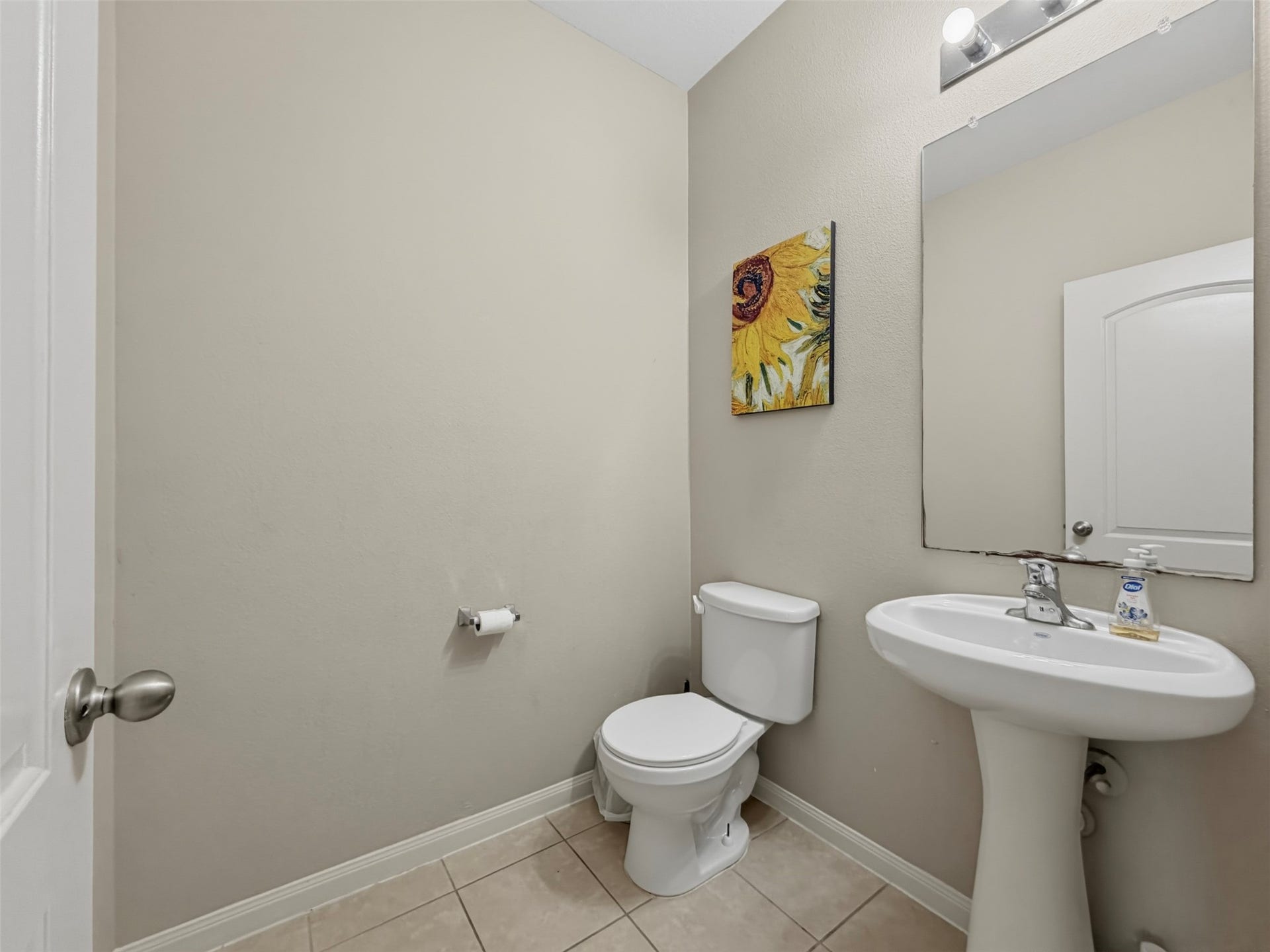 419 Turquoise Trade Drive, La Marque, TX 77568 Half Bathroom on the 1st floor.