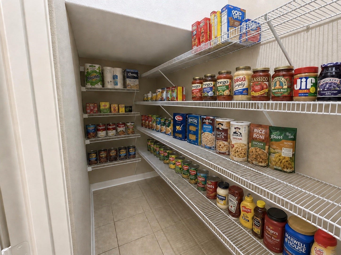 419 Turquoise Trade Drive, La Marque, TX 77568 The Texas-sized walk-in pantry has enough space to stock up plenty of supplies!