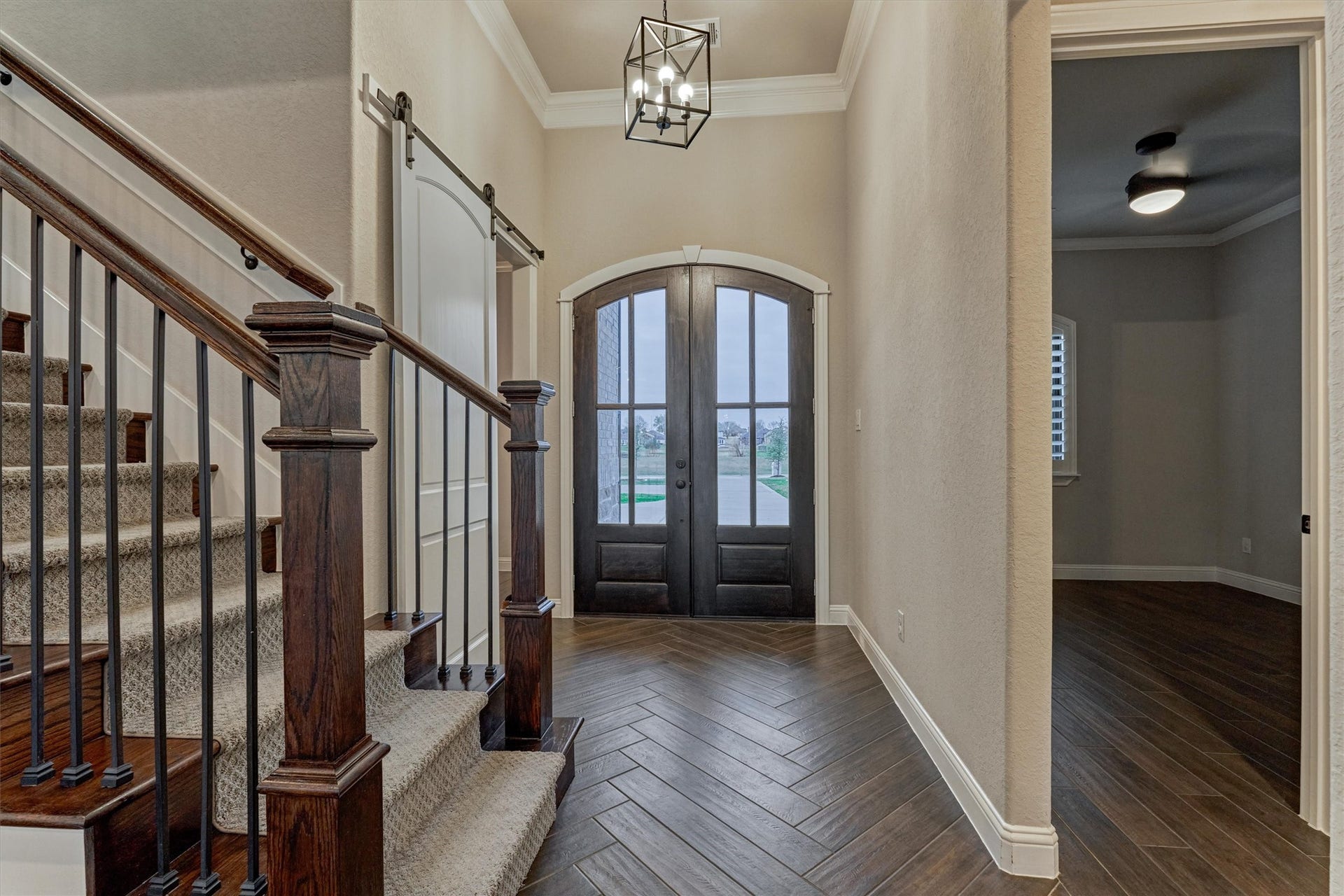 11618 Renaissance Drive, Montgomery, TX 77356 Grand entry with crown molding and wood trimmed staircase.