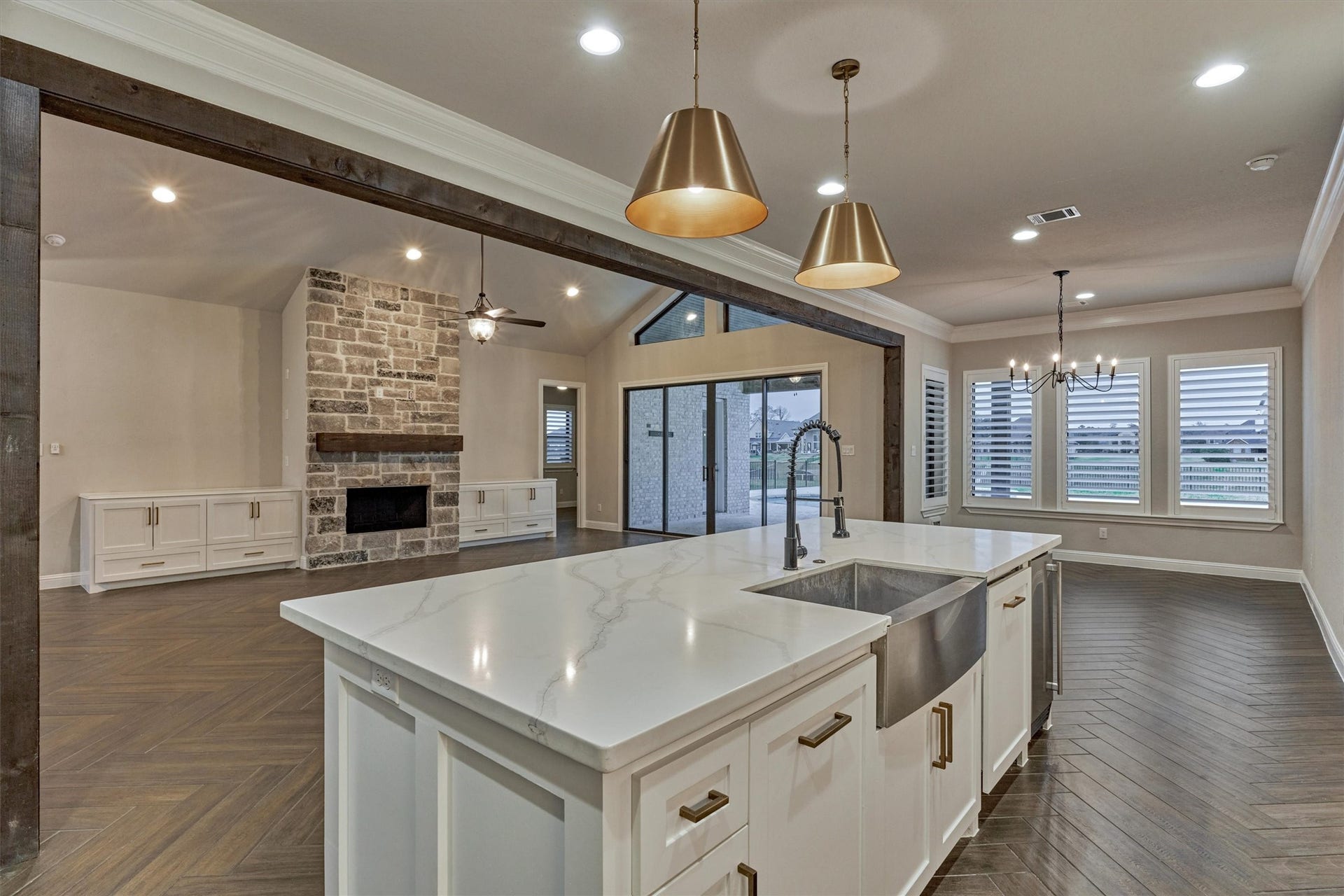 11618 Renaissance Drive, Montgomery, TX 77356 Kitchen is open to family room and dining area beyond.