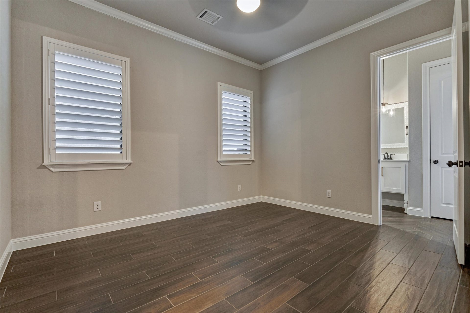 11618 Renaissance Drive, Montgomery, TX 77356 Third guest bedroom on the first floor with ensuite bath.