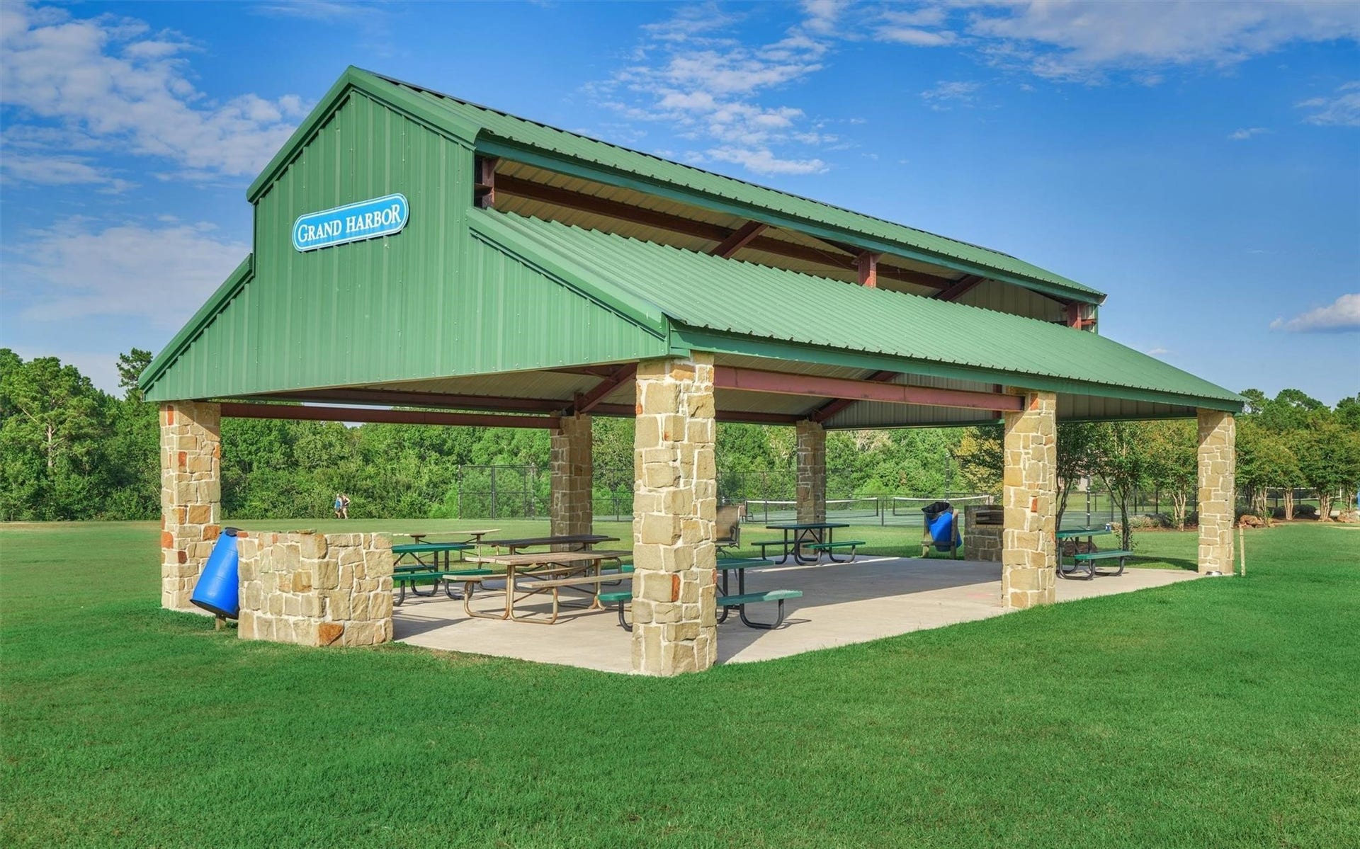 11618 Renaissance Drive, Montgomery, TX 77356 Covered pavilion for resident use.