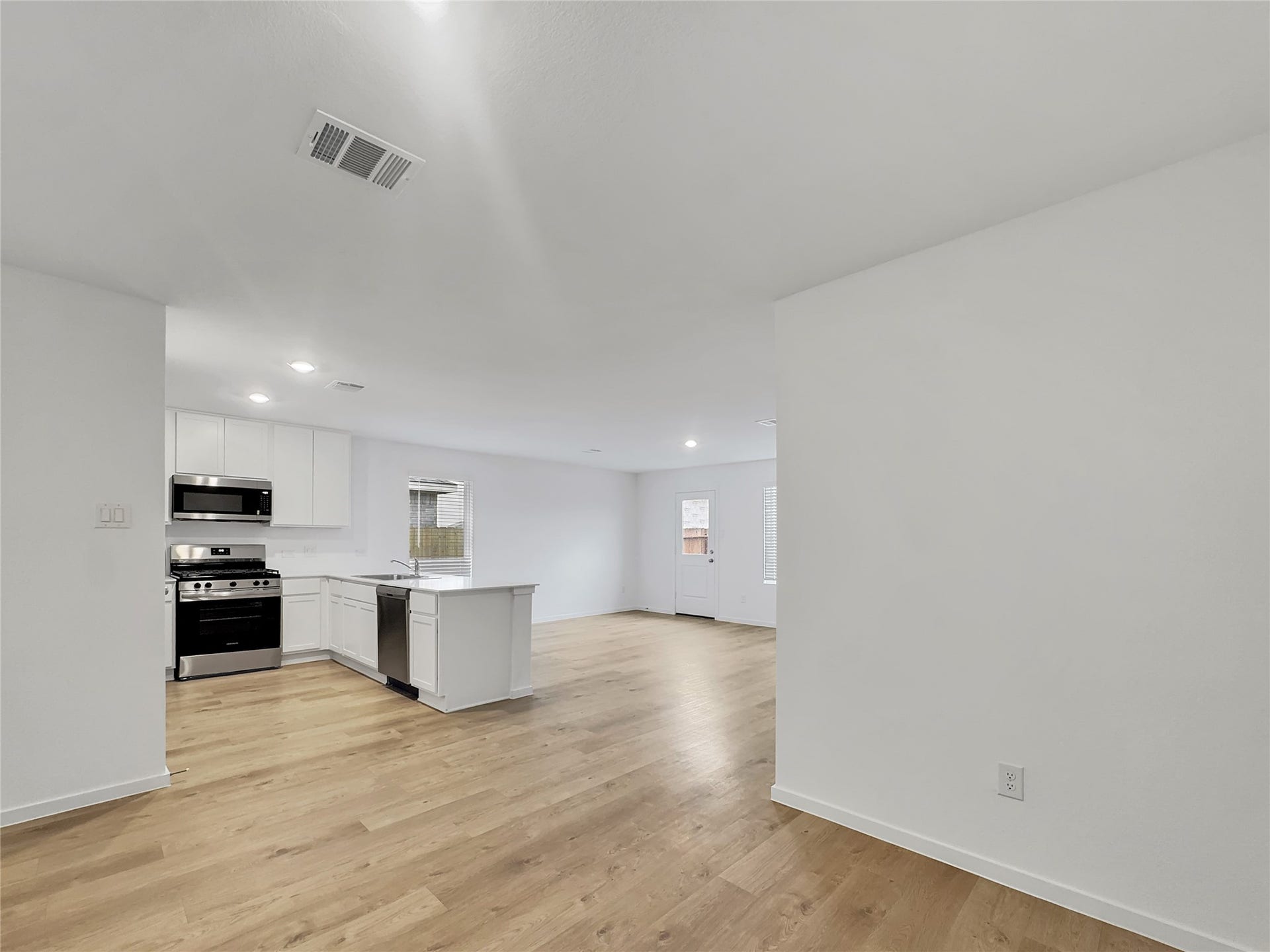 3041 Highbank Drive, Katy, TX 77493 Dining area open to the family room