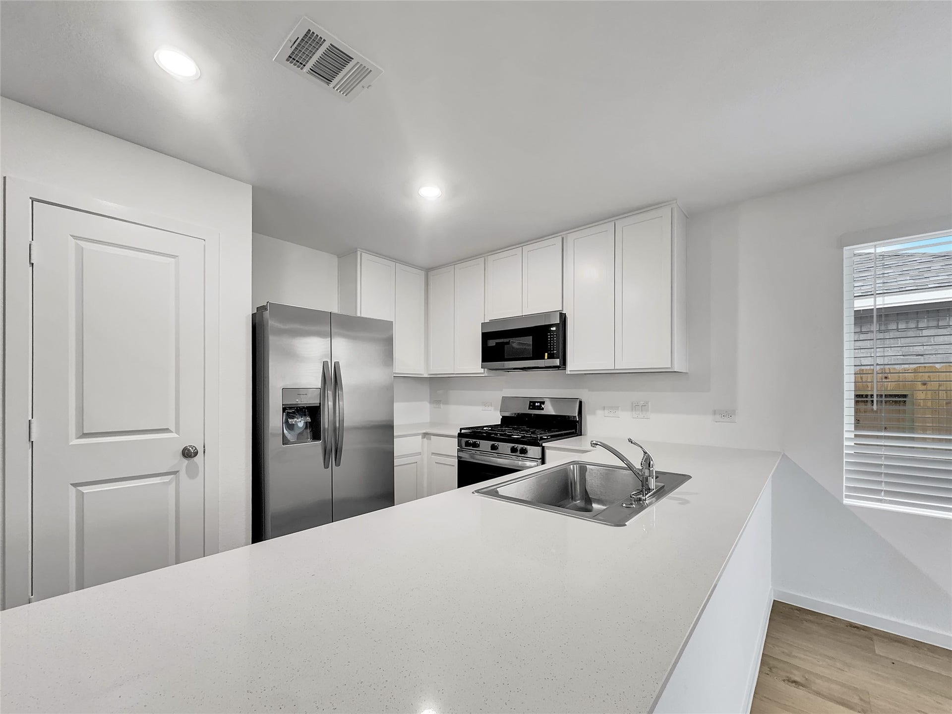 3041 Highbank Drive, Katy, TX 77493 Stainless appliances with refrigerator included