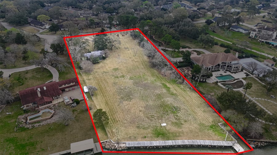 Property photo for 205 Lakeshore Drive, Seabrook, TX