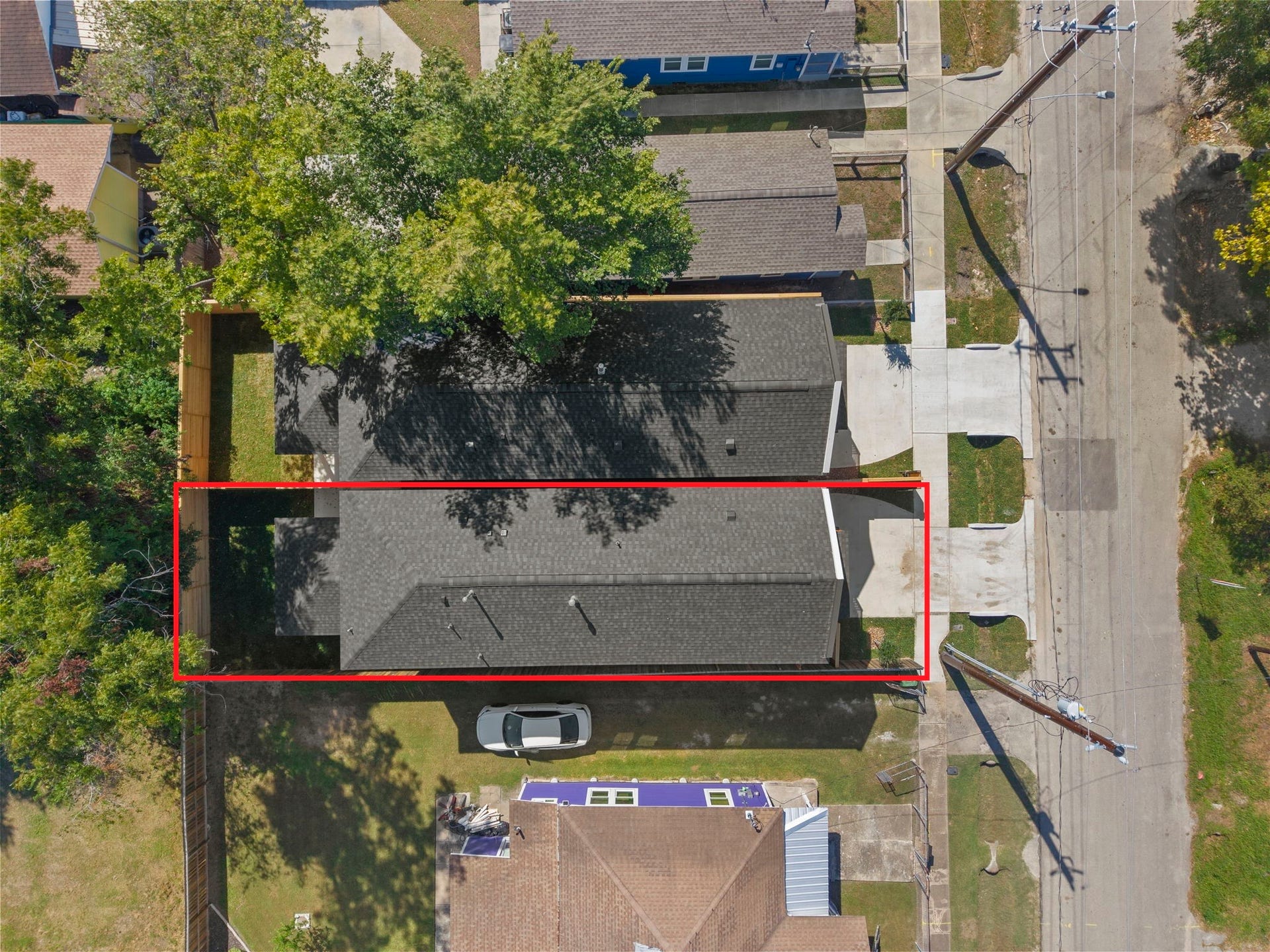 2412 Terry Street, #B, Houston, TX 77009 This top-down aerial shot highlights the rectangular property footprint and well-defined site boundaries. The footprint highlights a dedicated front driveway, a streamlined main structure, and a private enclosed backyard set.