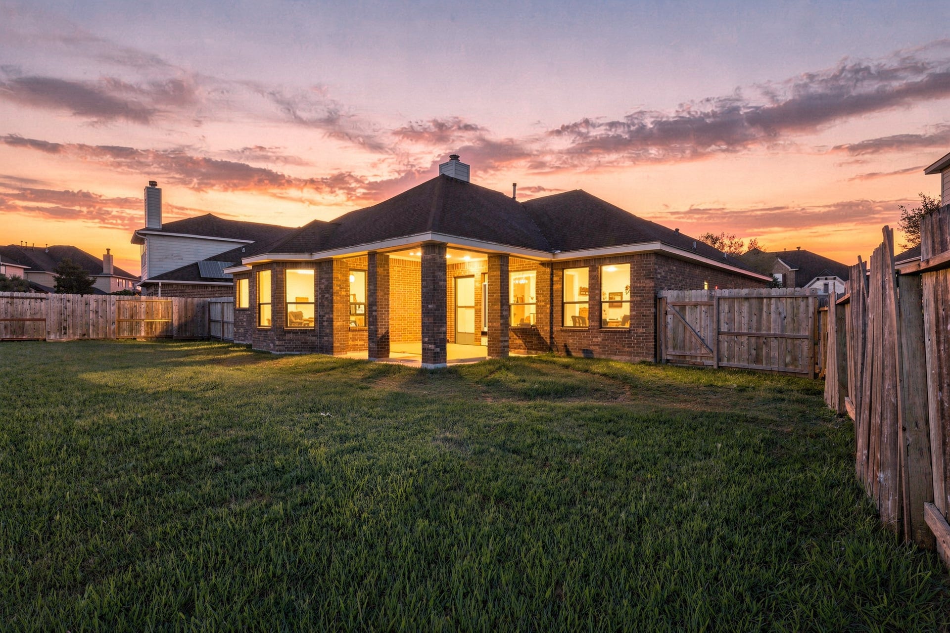 293 W Bend Drive, League City, TX 77573 293 W Bend Drive, League City, TX 77573
