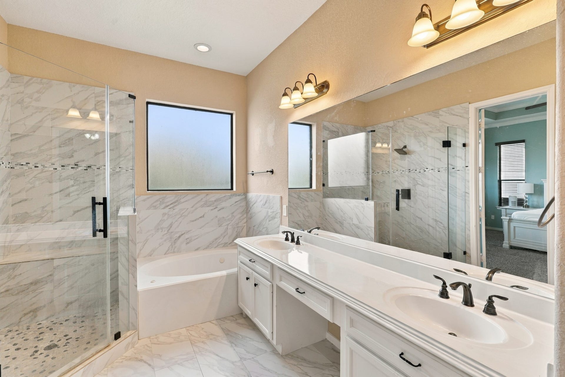 293 W Bend Drive, League City, TX 77573 293 W Bend Drive, League City, TX 77573