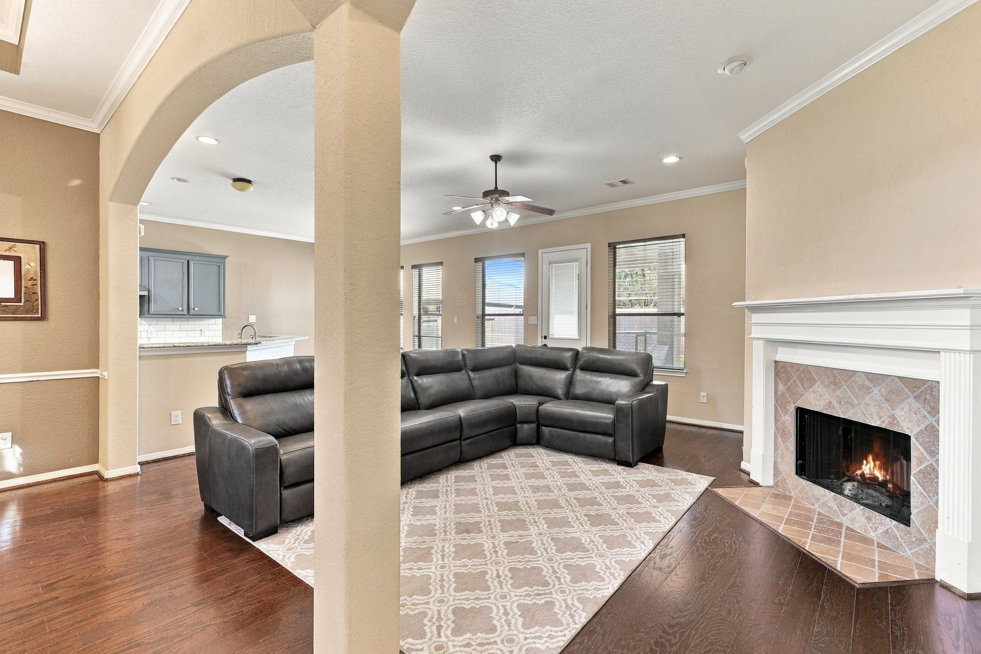 293 W Bend Drive, League City, TX 77573 293 W Bend Drive, League City, TX 77573
