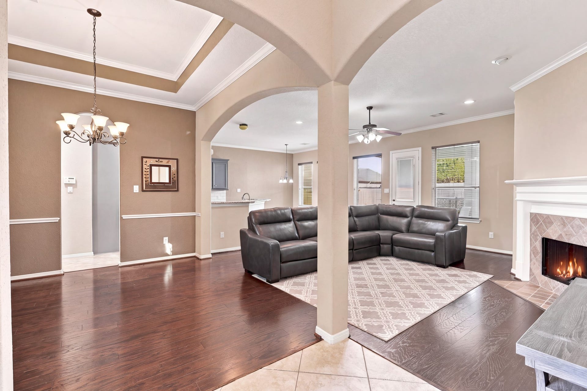 293 W Bend Drive, League City, TX 77573 293 W Bend Drive, League City, TX 77573