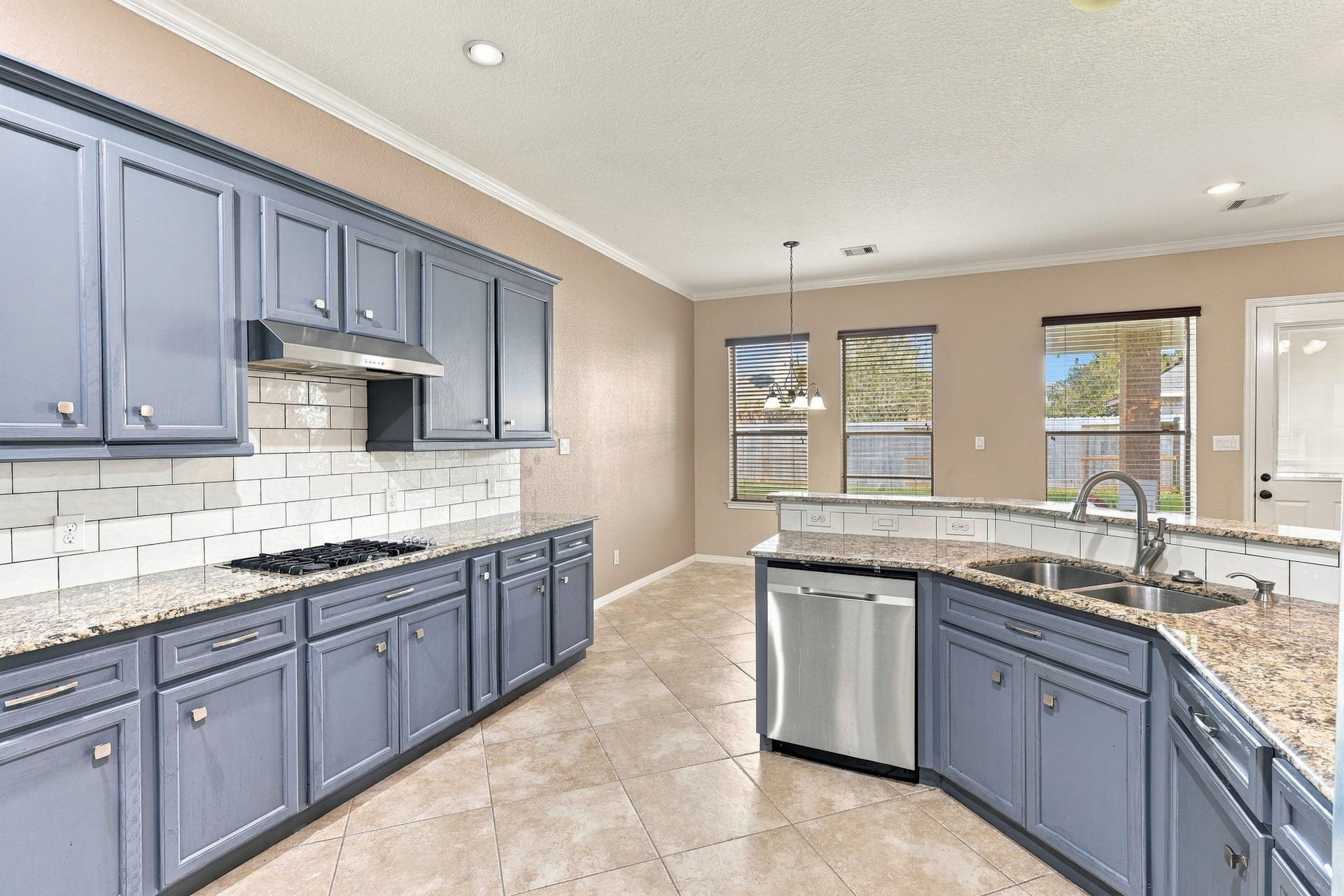 293 W Bend Drive, League City, TX 77573 293 W Bend Drive, League City, TX 77573