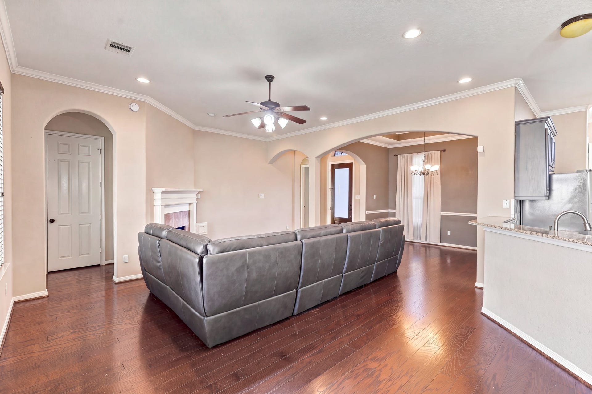 293 W Bend Drive, League City, TX 77573 293 W Bend Drive, League City, TX 77573