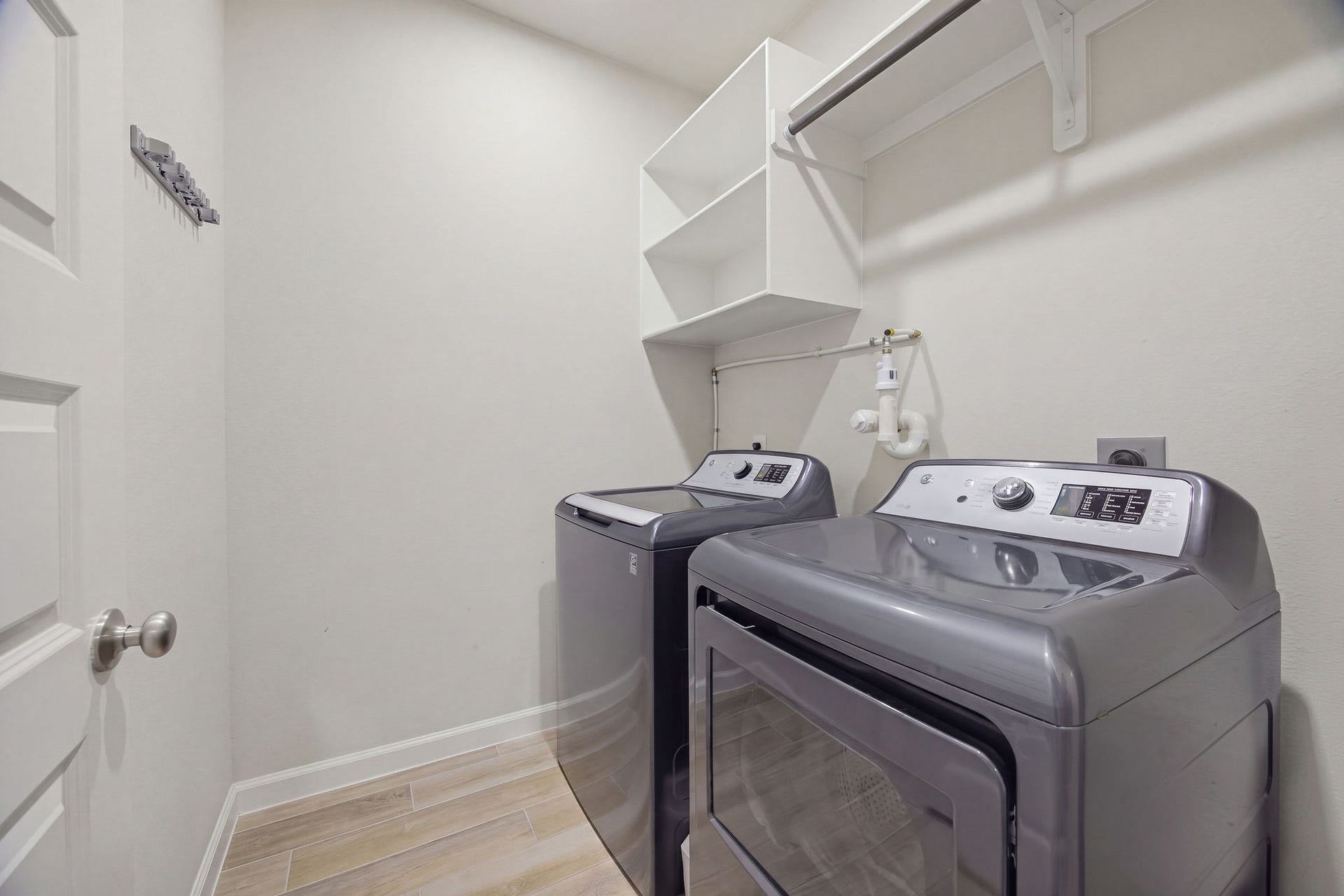9710 Keeper Drive, Missouri City, TX 77459 Large walk-in laundry with shelves and hanging space