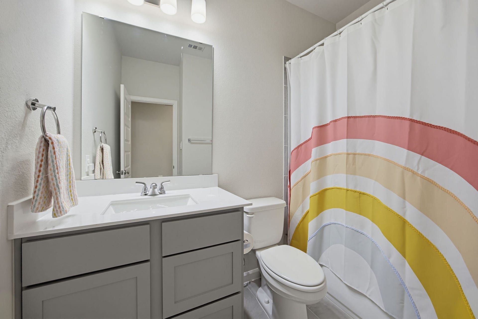 9710 Keeper Drive, Missouri City, TX 77459 Full bathroom on the second floor