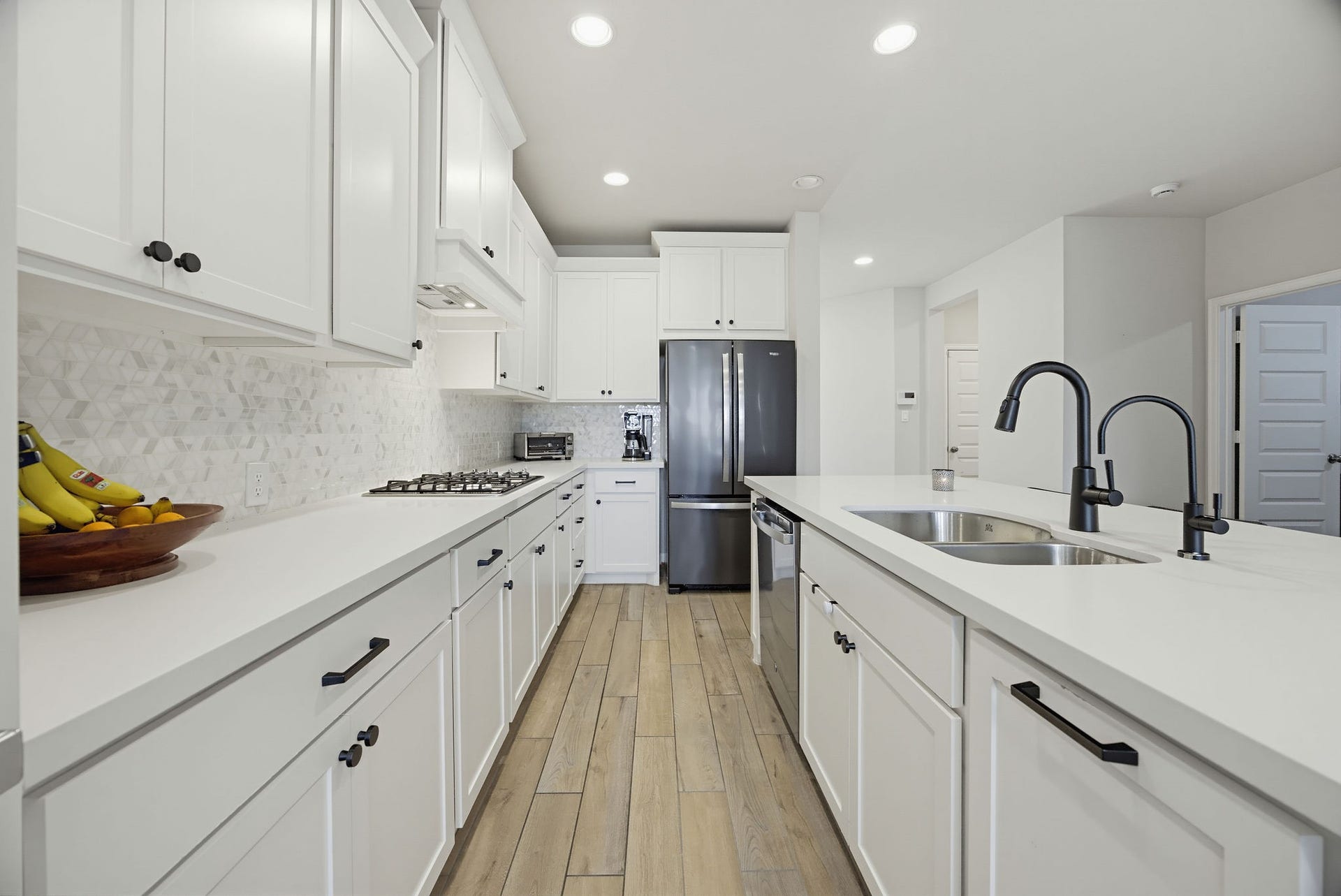 9710 Keeper Drive, Missouri City, TX 77459 Quartz countertops, stainless steal appliances and gorgeous cabinetry