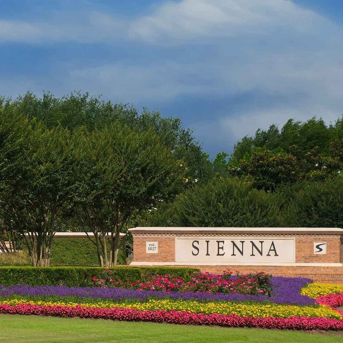10718 Hidden Rock Drive, Missouri City, TX 77459 Welcome to Sienna, one of Fort Bend Countys premier master-planned communities, known for exceptional amenities, beautiful neighborhoods and an active lifestyle.