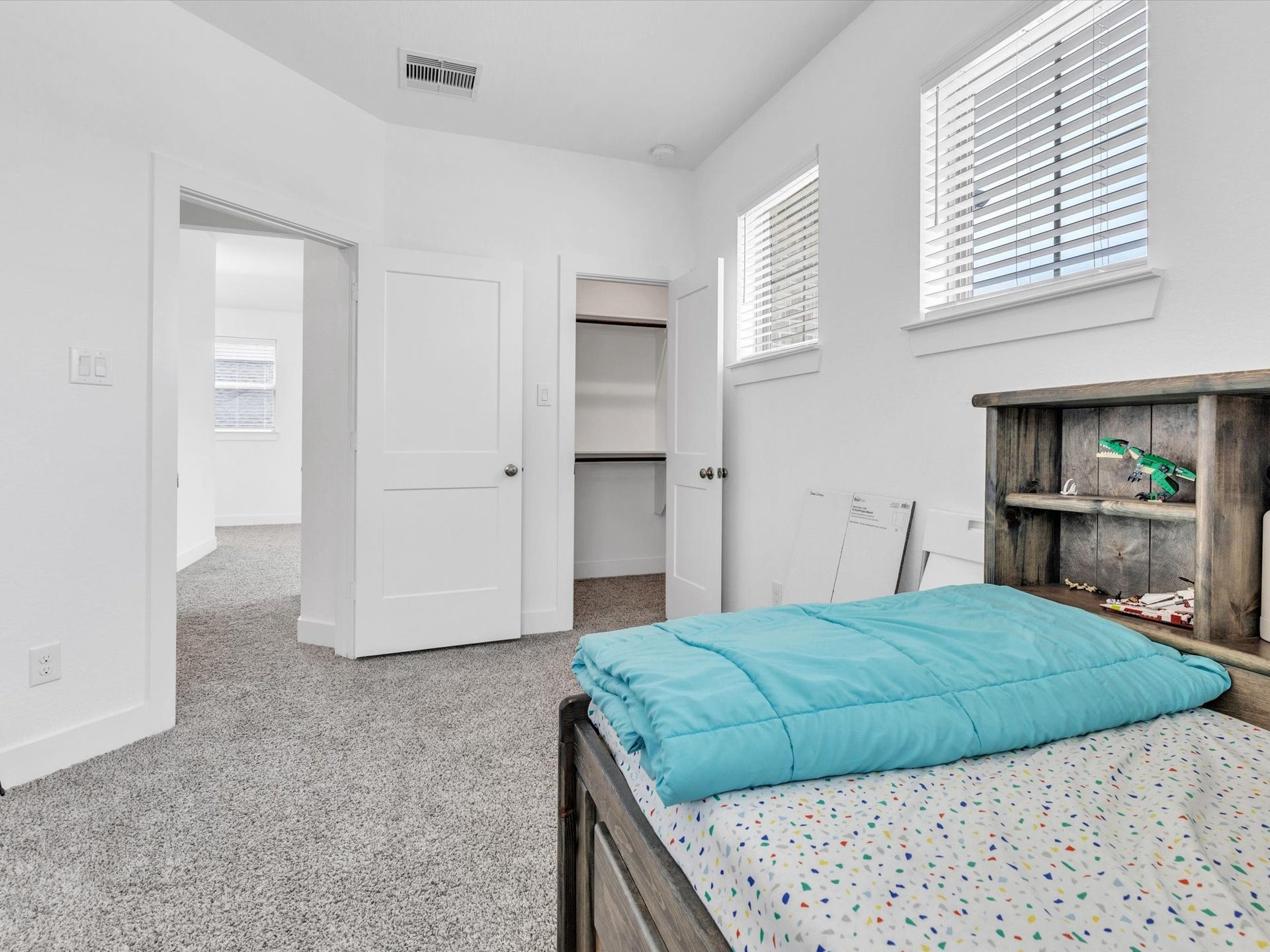 10718 Hidden Rock Drive, Missouri City, TX 77459 Another generous upstairs bedroom offers excellent closet space and easy access to the nearby game room and full bath.
