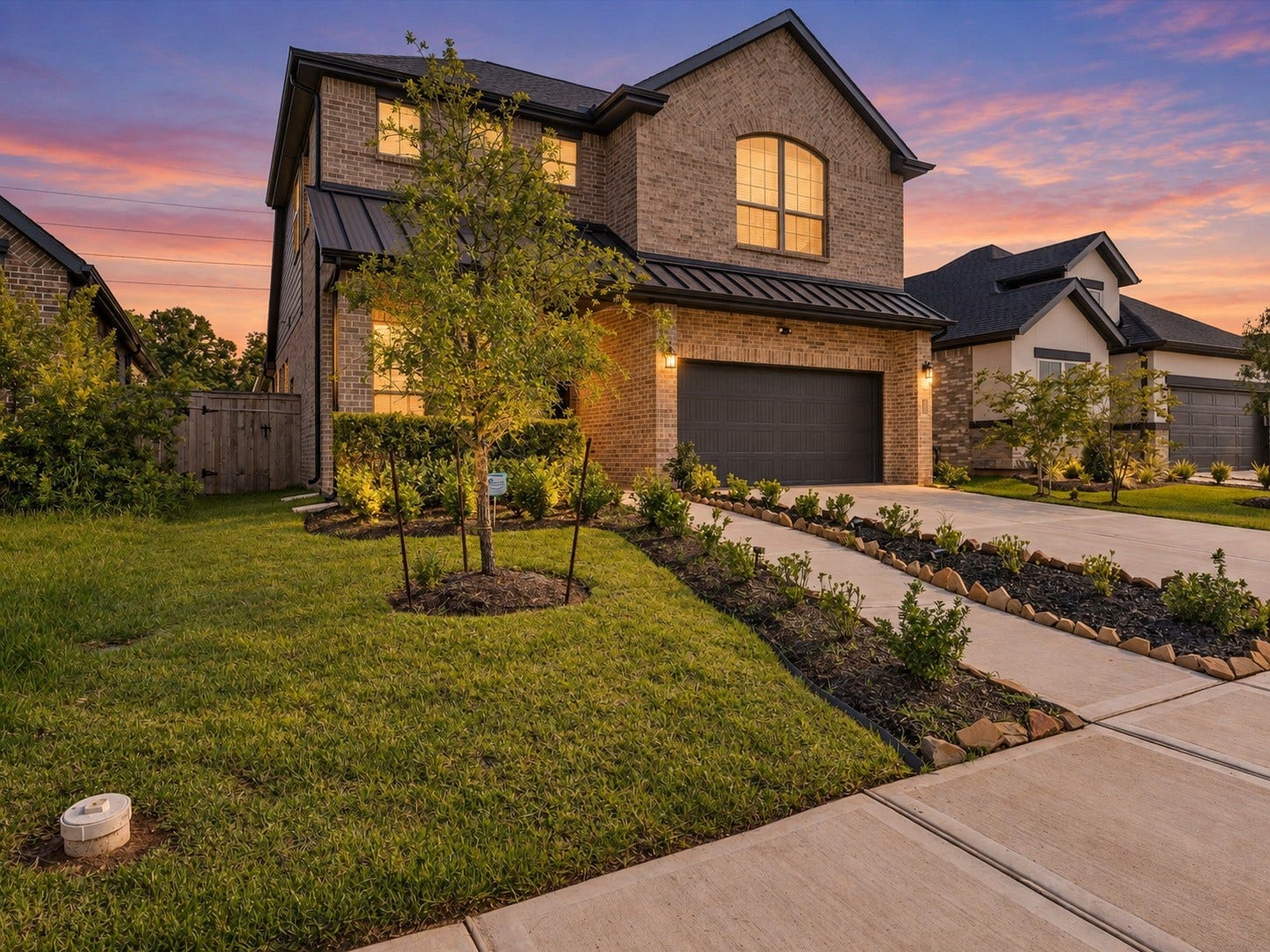 10718 Hidden Rock Drive, Missouri City, TX 77459 Enjoy the Sienna lifestyle in this inviting 4-bedroom home with two bedrooms down, open-concept living and access to pools, waterparks, trails, parks, sports facilities and more.