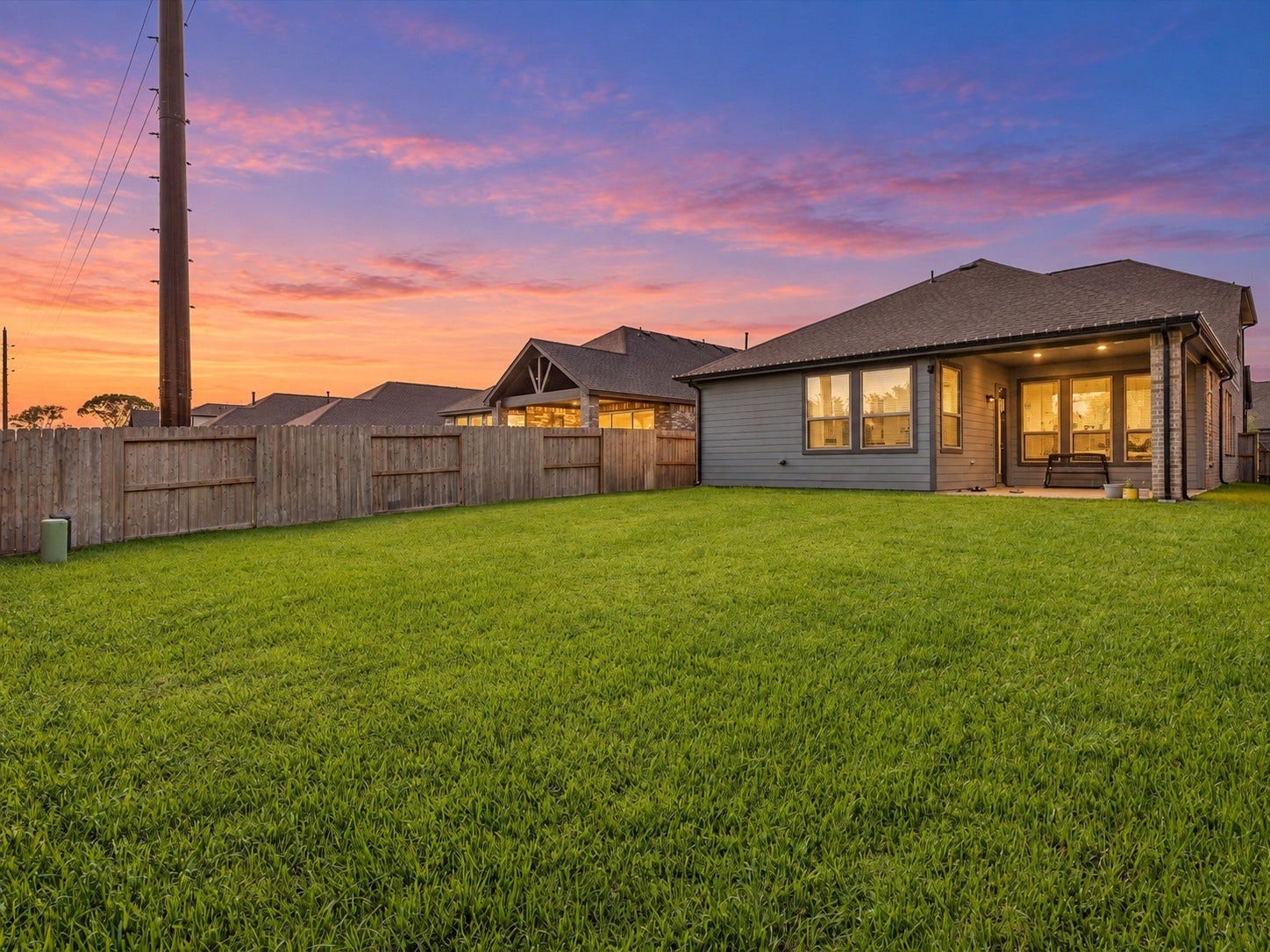 10718 Hidden Rock Drive, Missouri City, TX 77459 The oversized backyard offers plenty of room to play, entertain or create your own outdoor retreat, while the covered patio extends the homes living space outdoors.