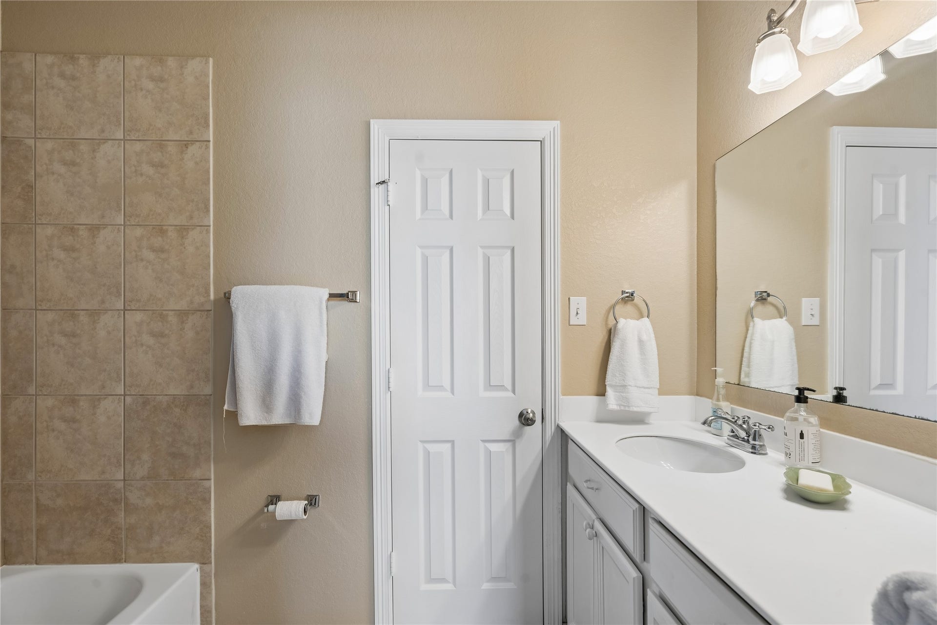 2805 Catalina Shores Drive, Pearland, TX 77584 2805 Catalina Shores Drive, Pearland, TX 77584