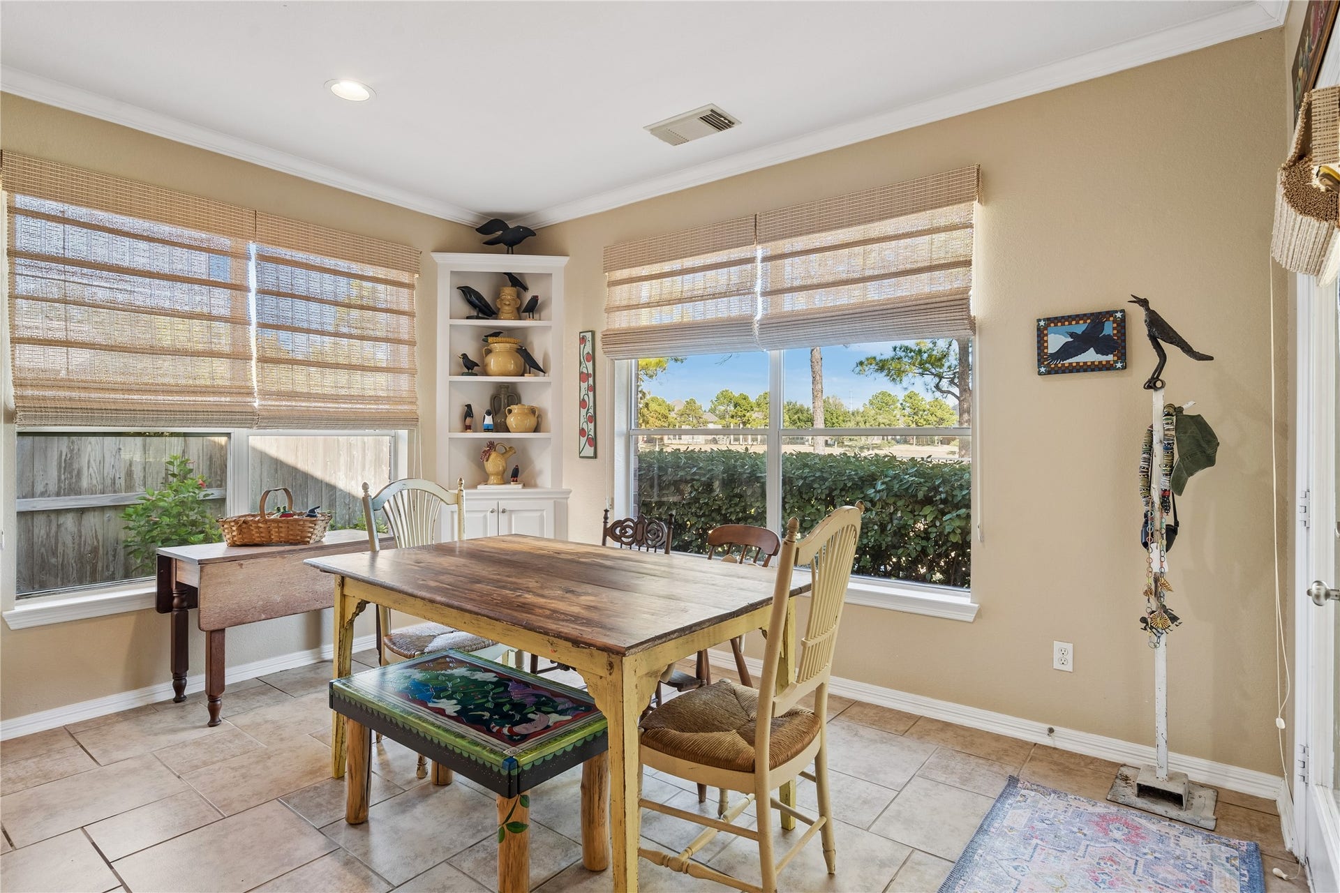 2805 Catalina Shores Drive, Pearland, TX 77584 Breakfast Area