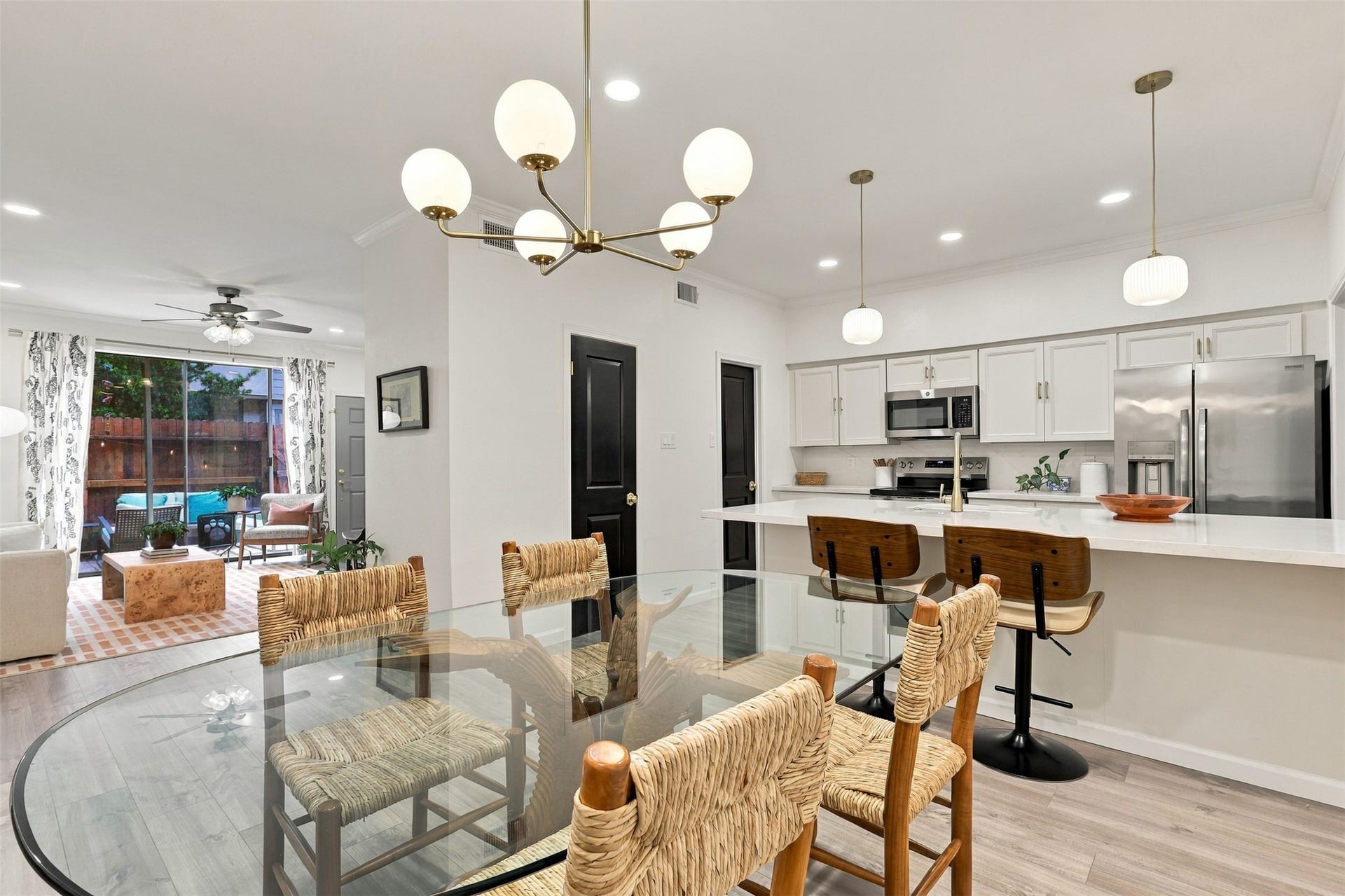 1201 Mcduffie Street, #212, Houston, TX 77019 Open sightlines to the kitchen and living room make the dining area equally suited to quiet dinners and entertaining.