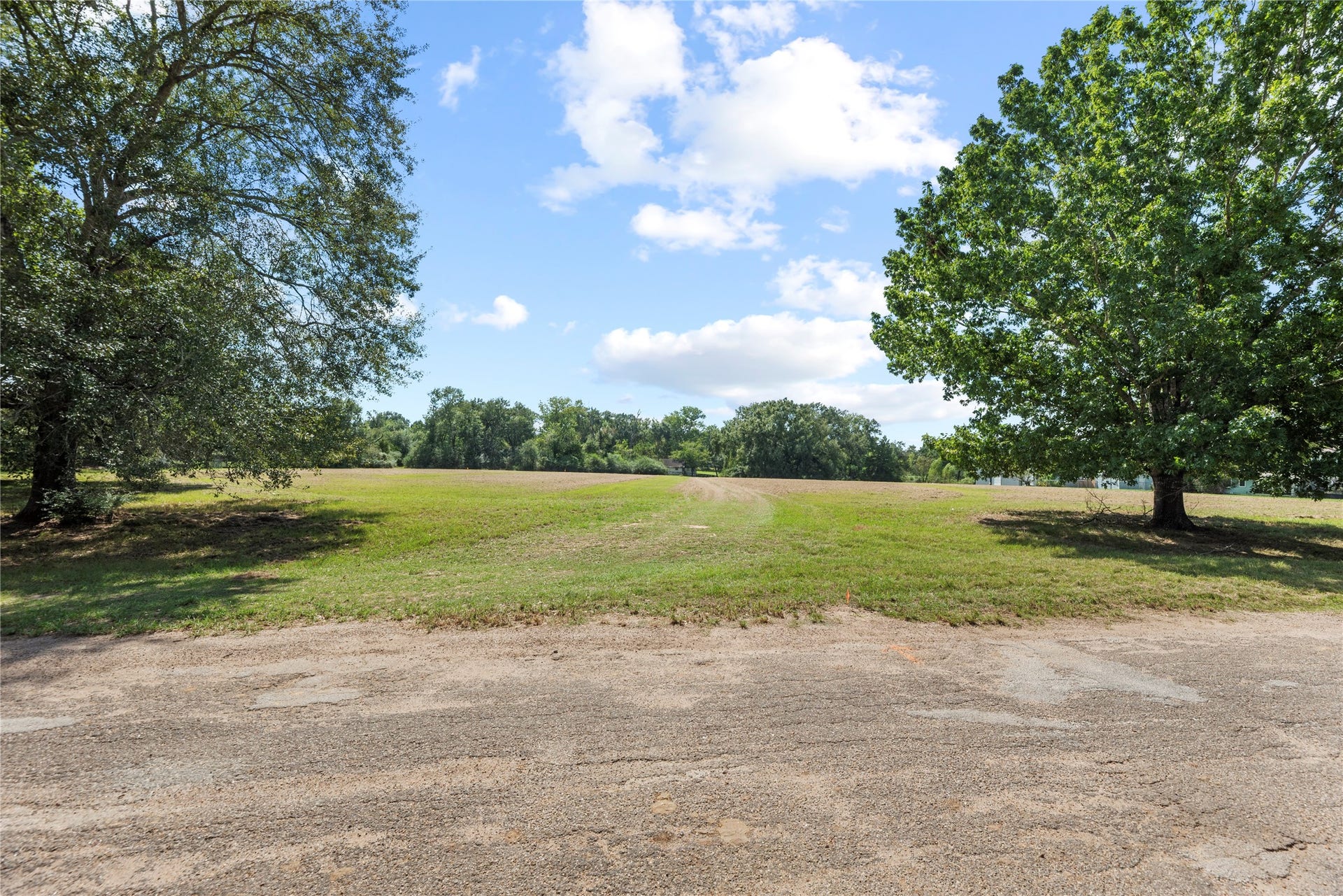 2217 Creek Road, Brookshire, TX 77423 2217 Creek Road, Brookshire, TX 77423