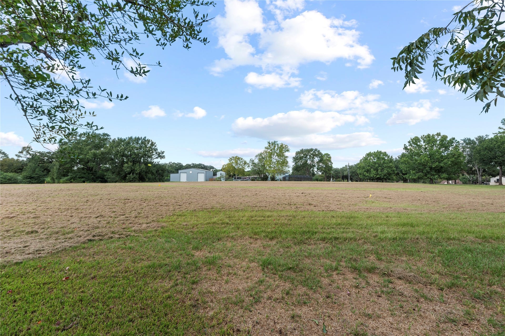 2217 Creek Road, Brookshire, TX 77423 2217 Creek Road, Brookshire, TX 77423