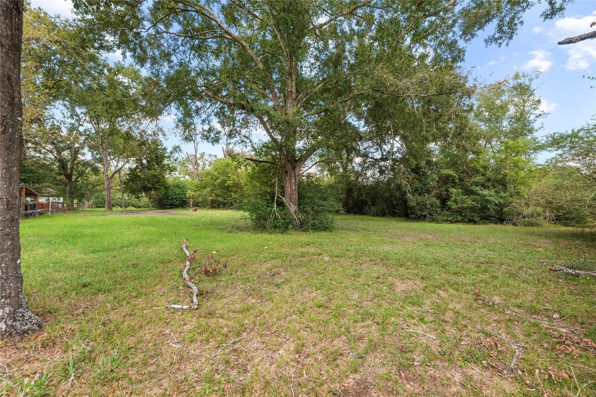 2217 Creek Road, Brookshire, TX 77423 2217 Creek Road, Brookshire, TX 77423