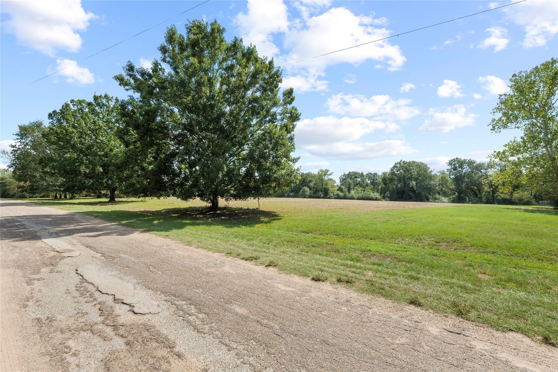 2217 Creek Road, Brookshire, TX 77423 2217 Creek Road, Brookshire, TX 77423