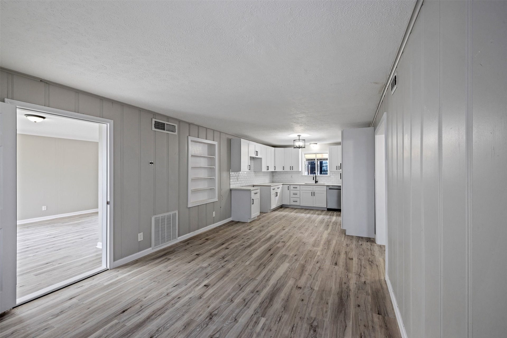 21 Edgewater Street, Hitchcock, TX 77563 21 Edgewater Street, Hitchcock, TX 77563