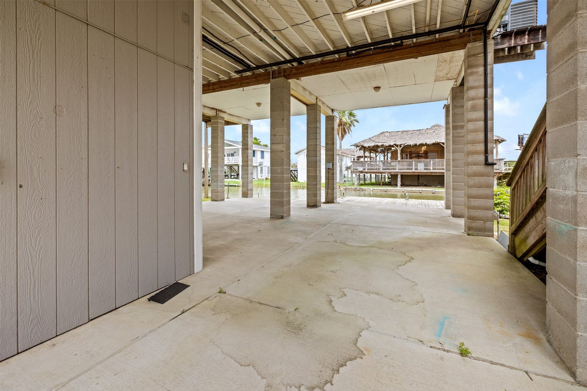 21 Edgewater Street, Hitchcock, TX 77563 21 Edgewater Street, Hitchcock, TX 77563