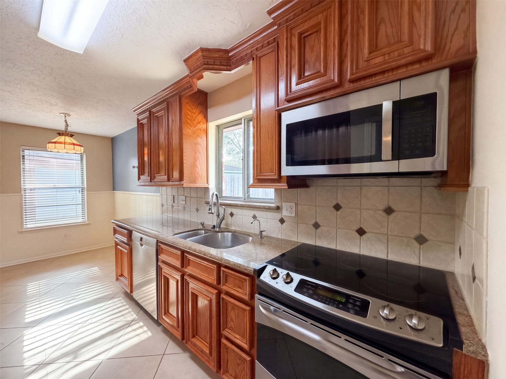 11819 Amblewood Drive, Meadows Place, TX 77477 11819 Amblewood Drive, Meadows Place, TX 77477