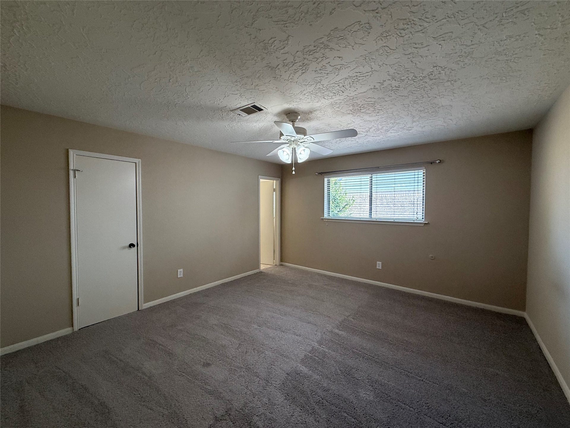 11819 Amblewood Drive, Meadows Place, TX 77477 11819 Amblewood Drive, Meadows Place, TX 77477