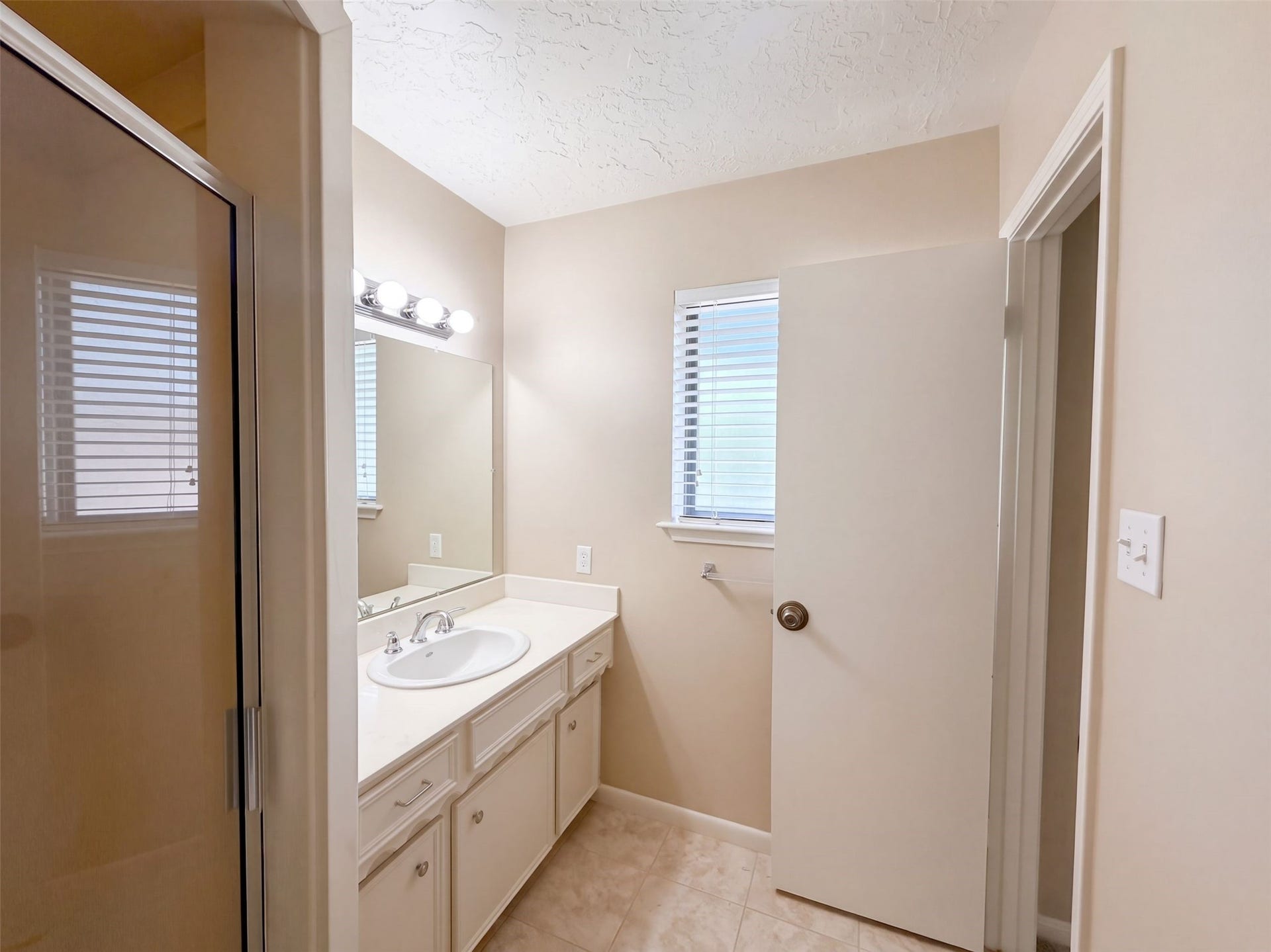 11819 Amblewood Drive, Meadows Place, TX 77477 11819 Amblewood Drive, Meadows Place, TX 77477