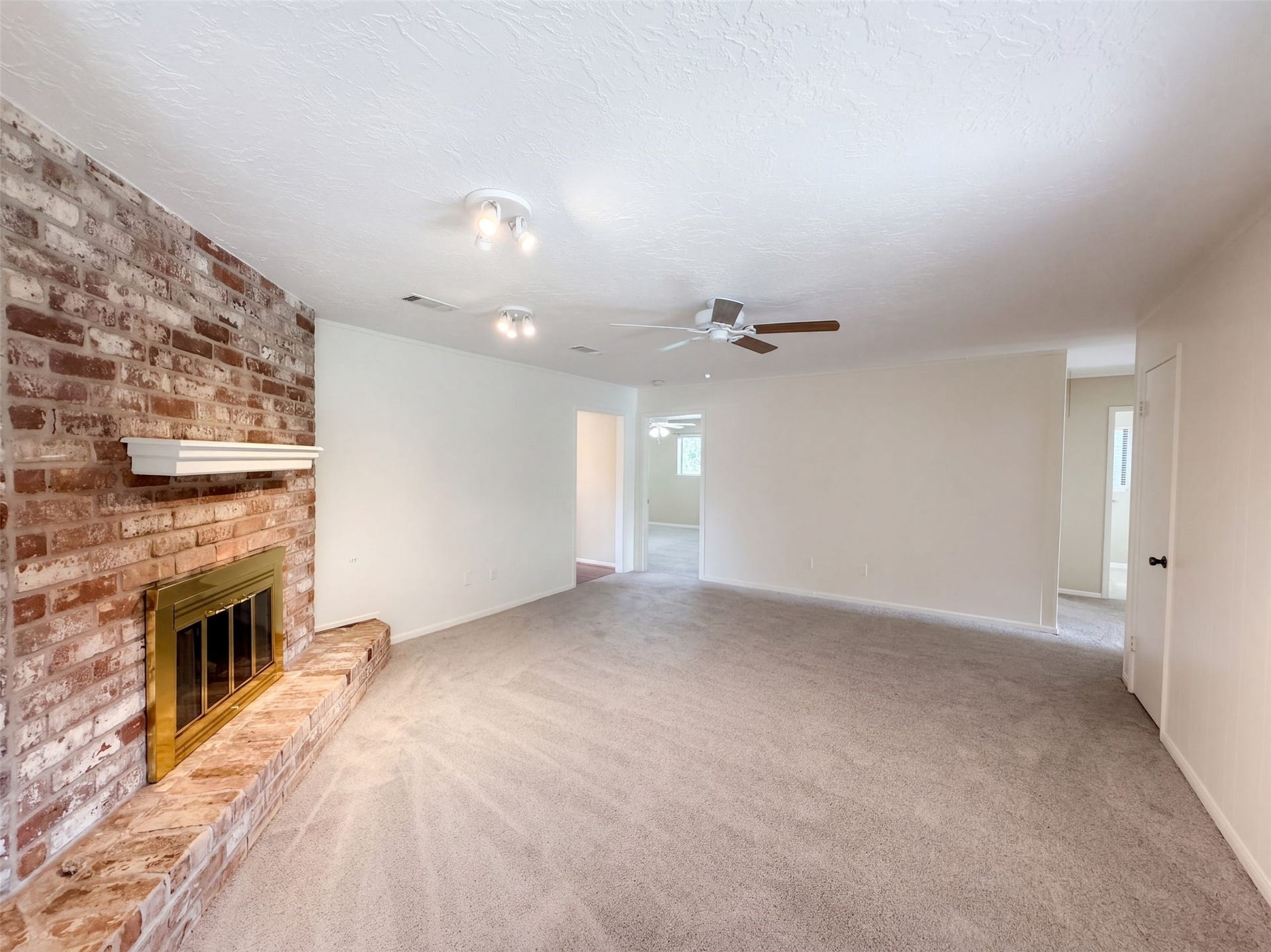 11819 Amblewood Drive, Meadows Place, TX 77477 11819 Amblewood Drive, Meadows Place, TX 77477