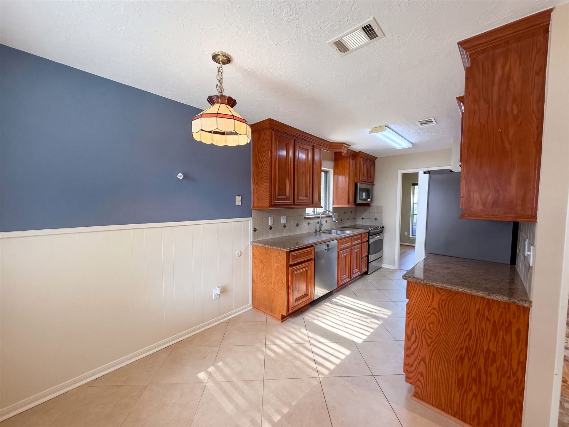 11819 Amblewood Drive, Meadows Place, TX 77477 11819 Amblewood Drive, Meadows Place, TX 77477