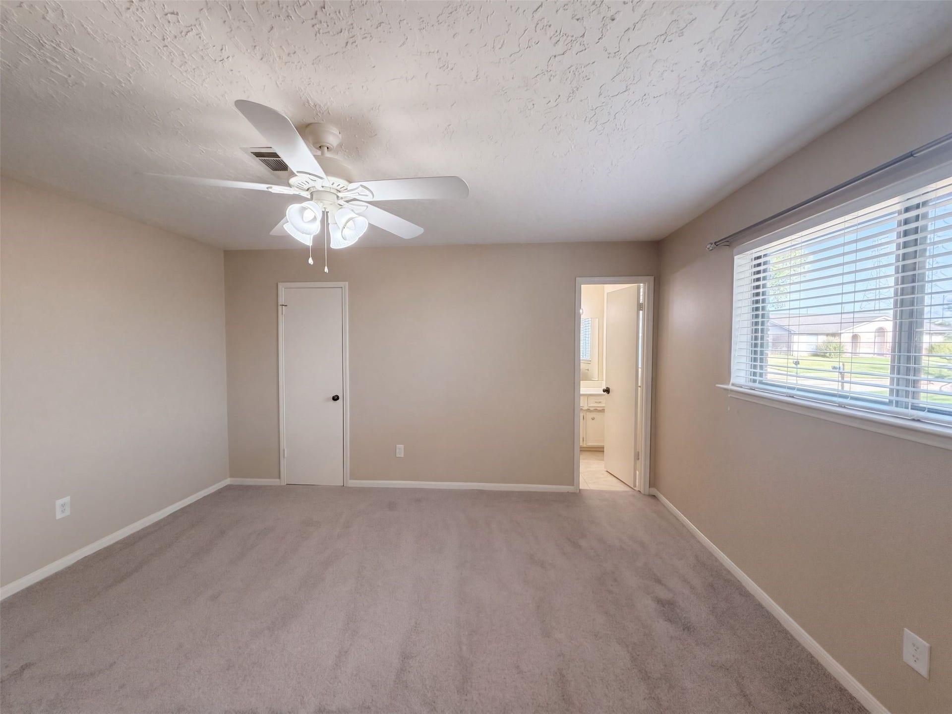 11819 Amblewood Drive, Meadows Place, TX 77477 11819 Amblewood Drive, Meadows Place, TX 77477