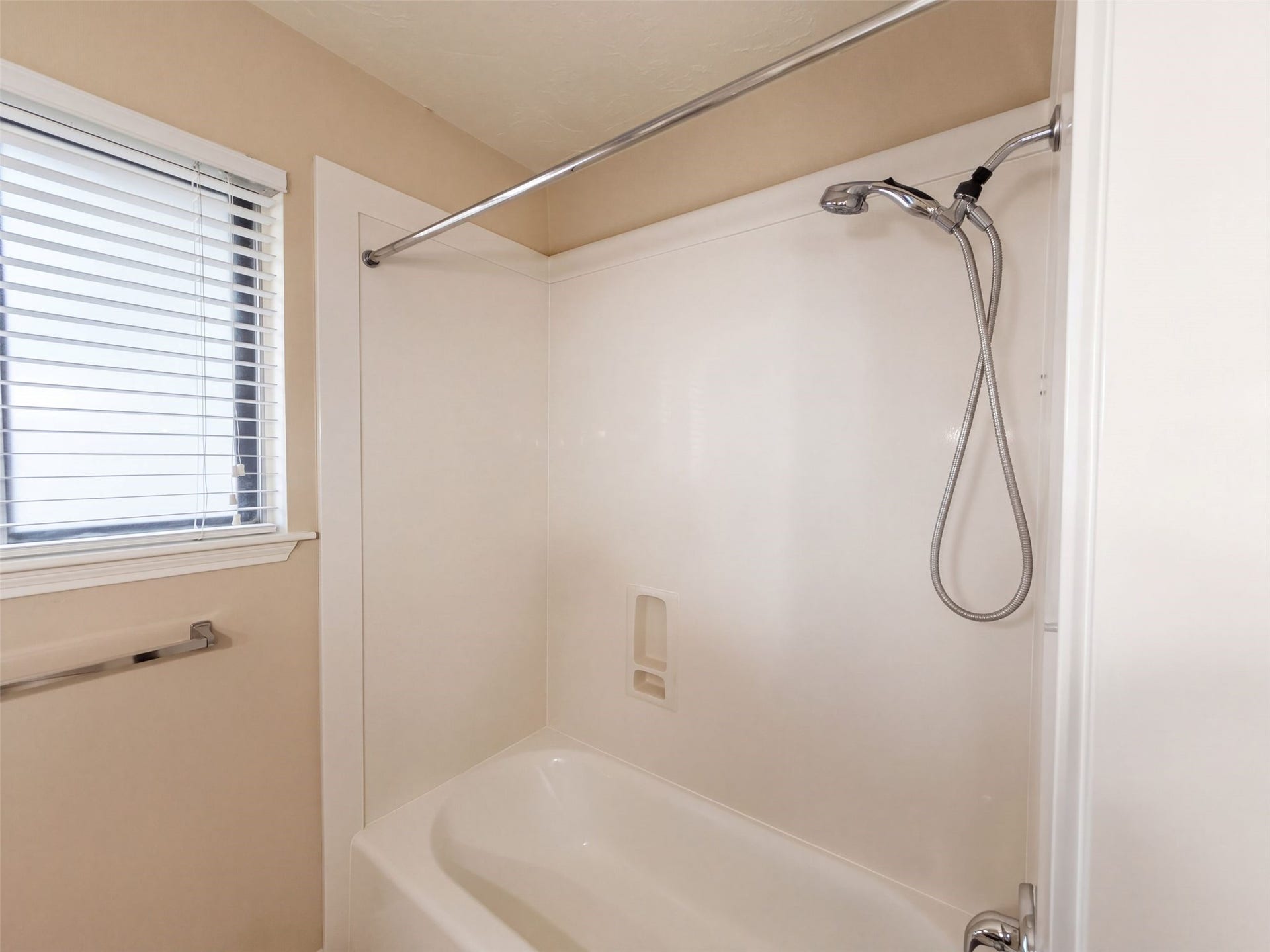 11819 Amblewood Drive, Meadows Place, TX 77477 11819 Amblewood Drive, Meadows Place, TX 77477