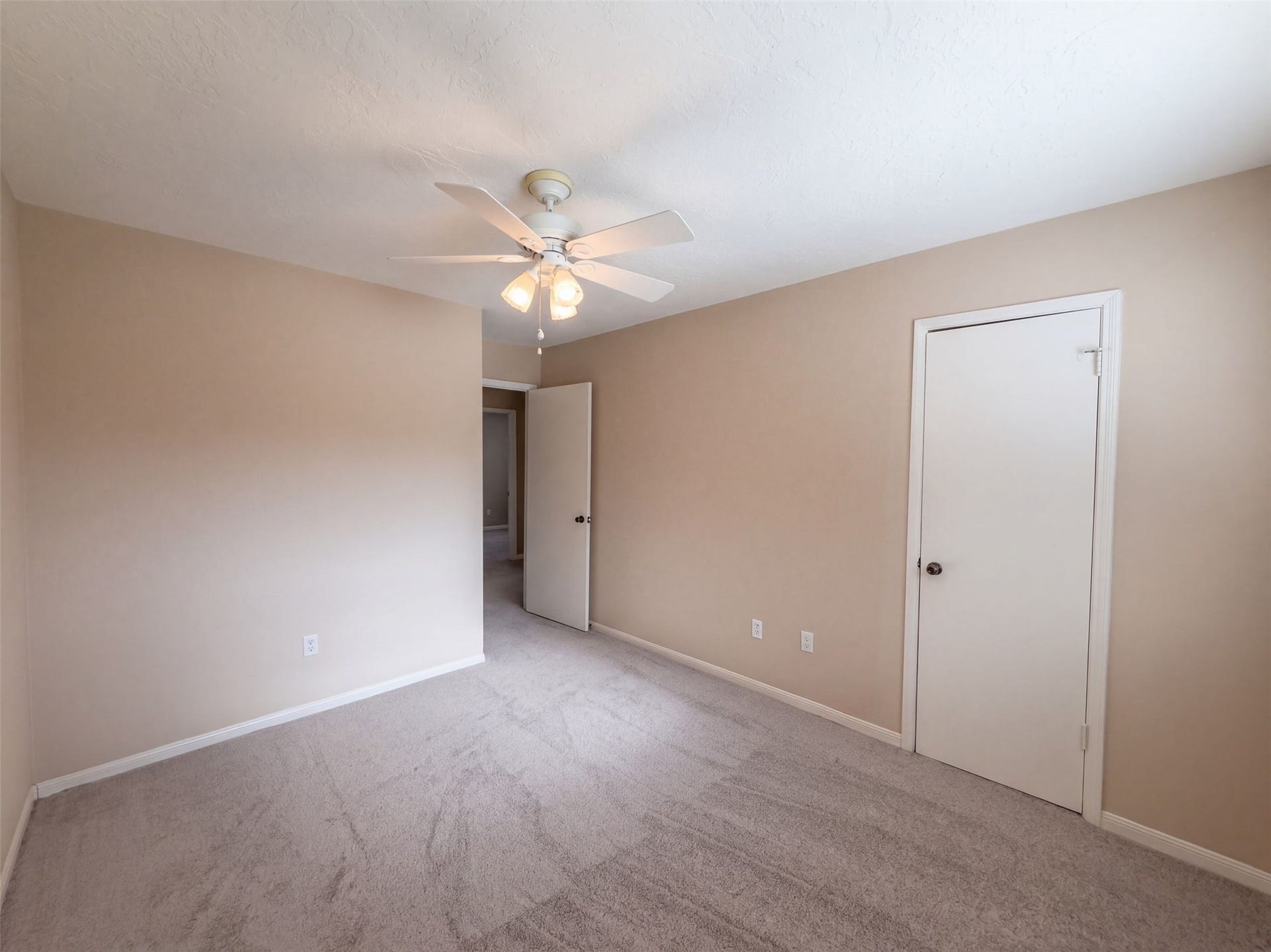 11819 Amblewood Drive, Meadows Place, TX 77477 11819 Amblewood Drive, Meadows Place, TX 77477