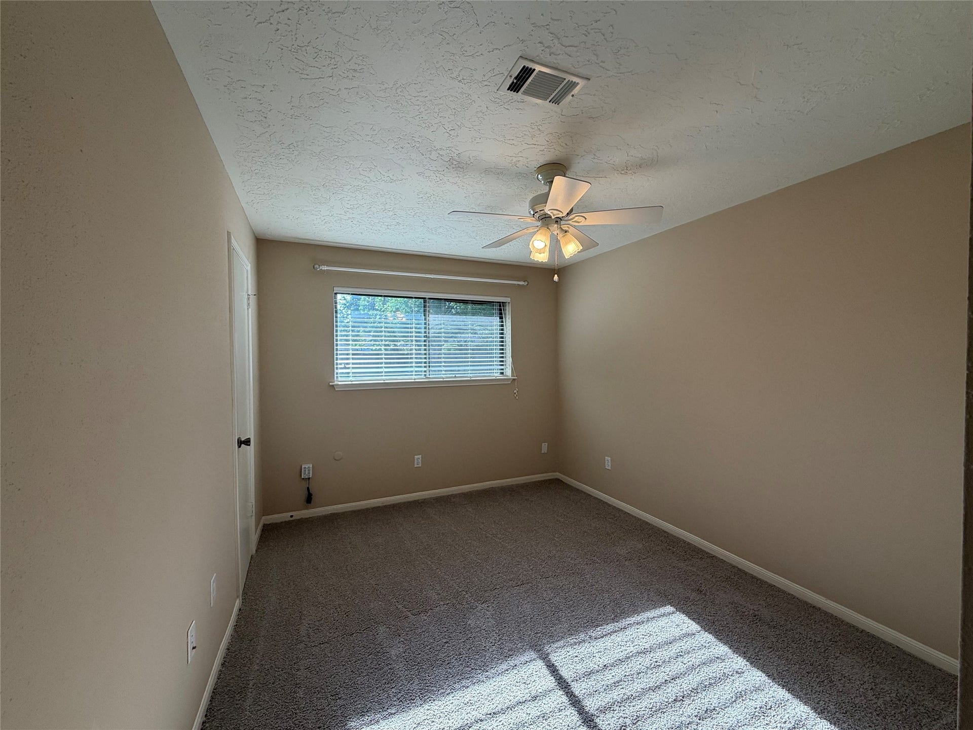 11819 Amblewood Drive, Meadows Place, TX 77477 11819 Amblewood Drive, Meadows Place, TX 77477