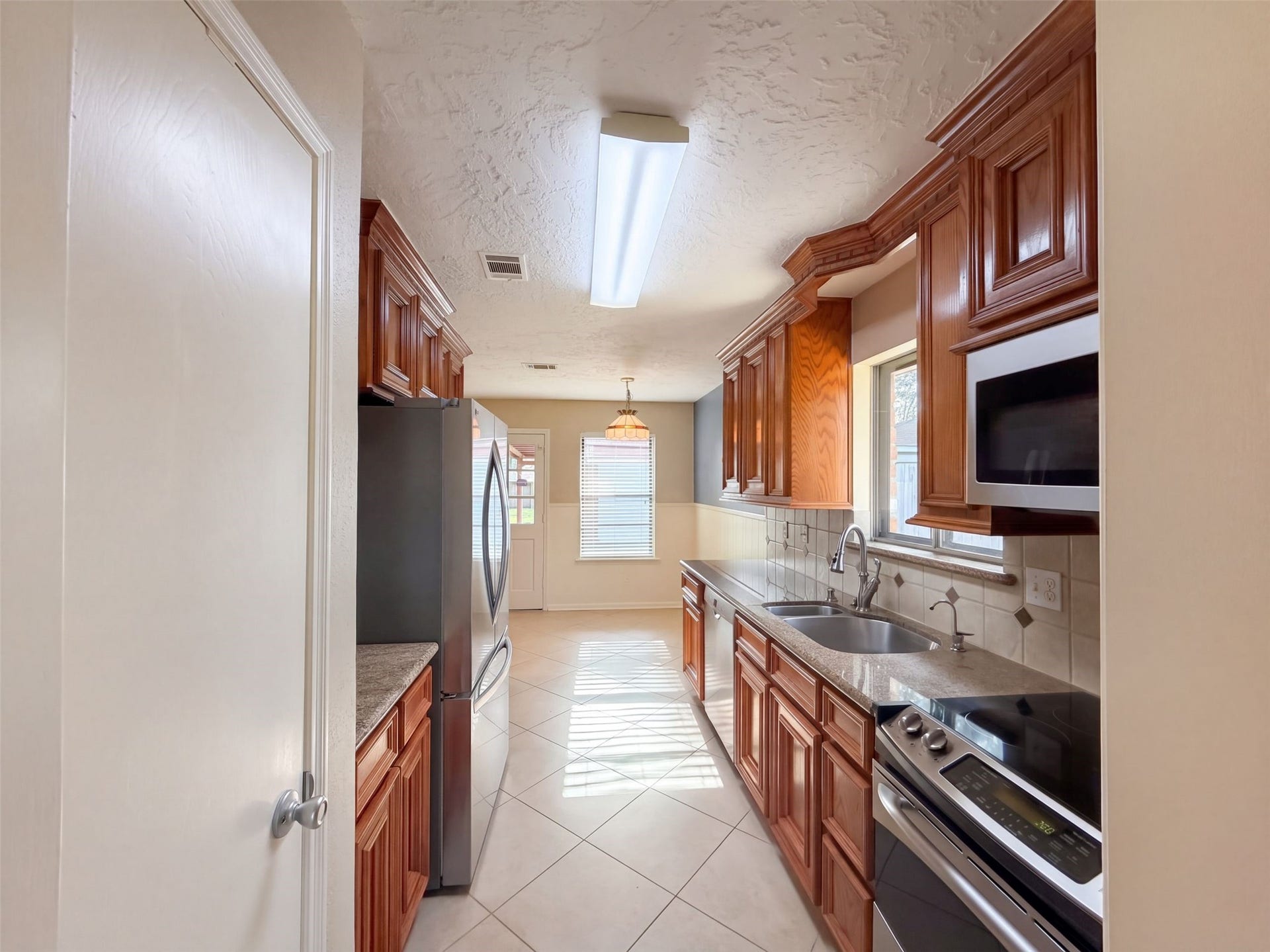 11819 Amblewood Drive, Meadows Place, TX 77477 11819 Amblewood Drive, Meadows Place, TX 77477